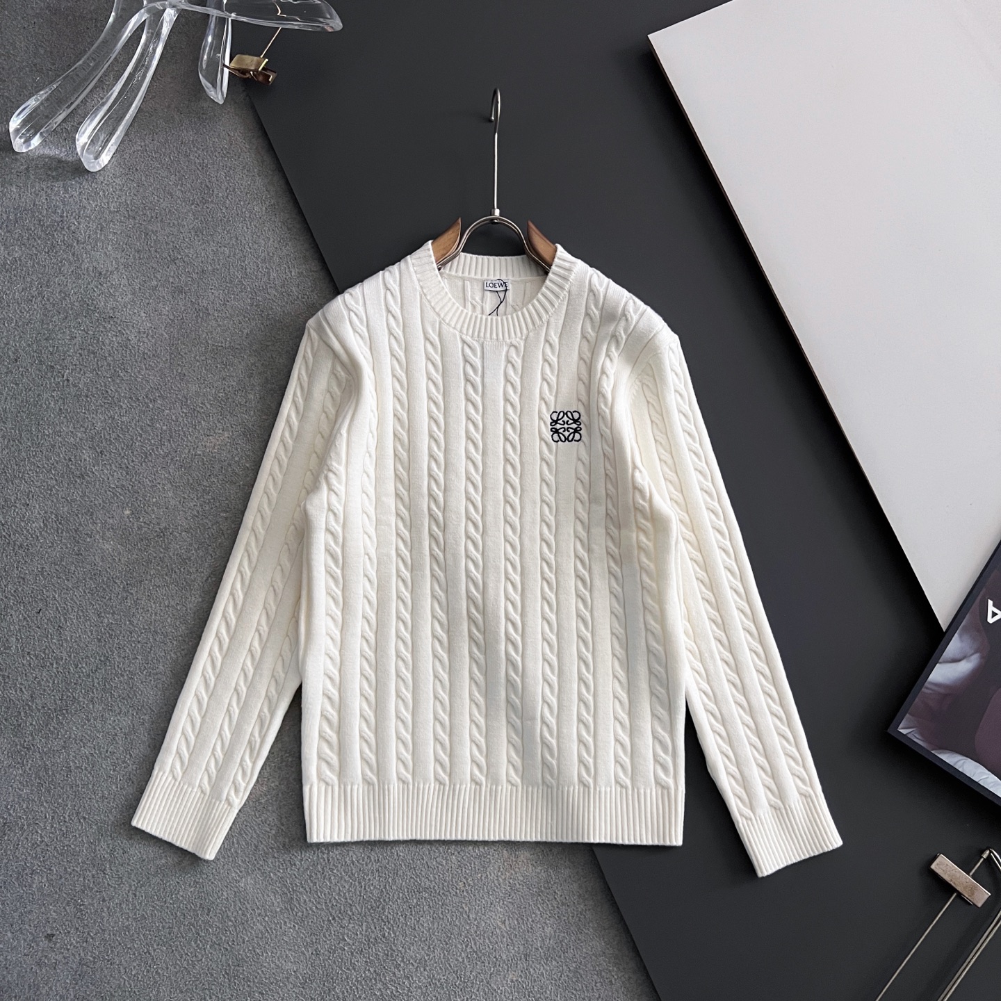 ）Loe🌟秋冬新款男女同款高克重针织羊毛开衫，配色标识条纹工艺设计！钩织标识条纹修饰，设计经典配色钩织设