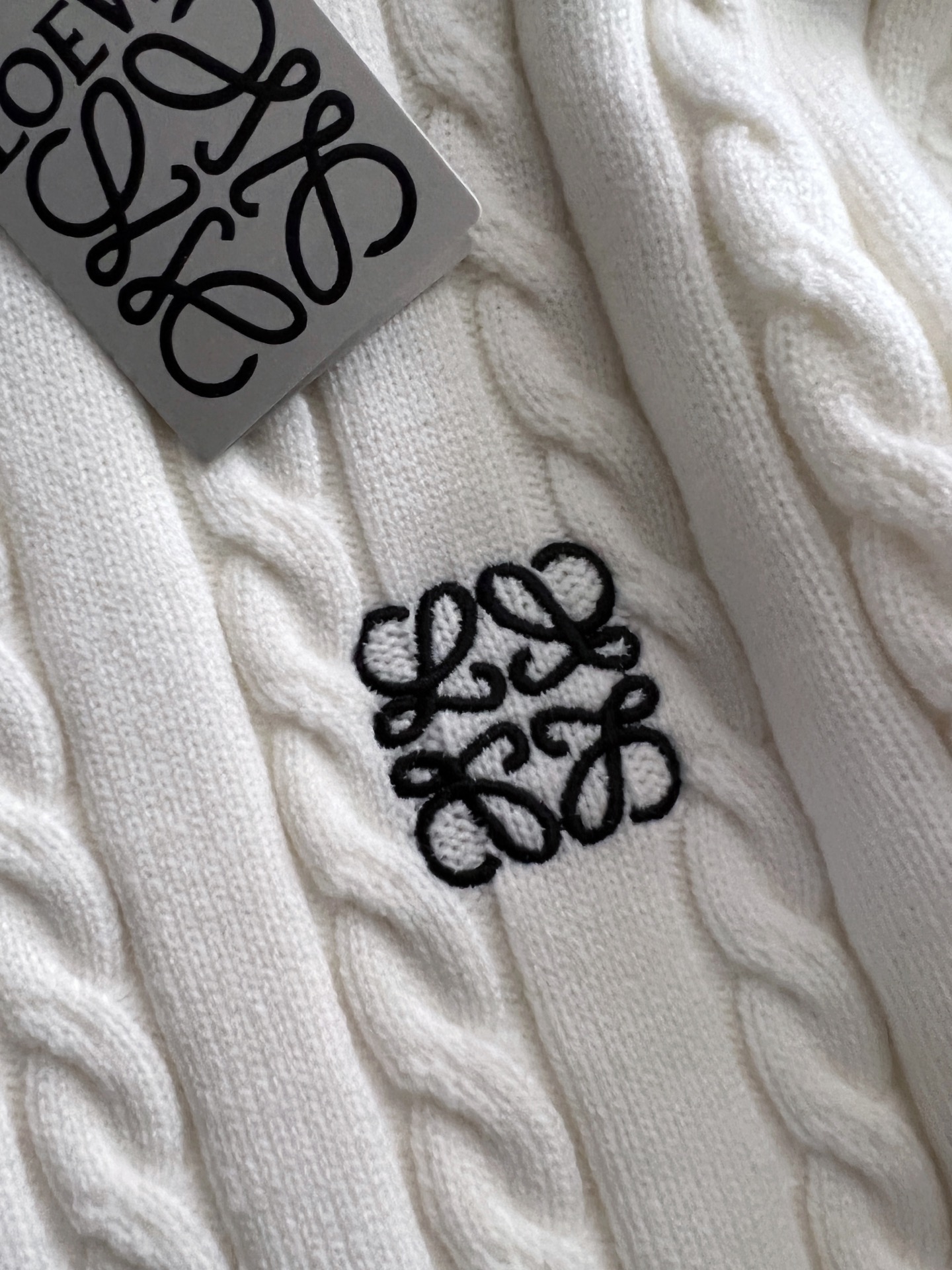 ）Loe🌟秋冬新款男女同款高克重针织羊毛开衫，配色标识条纹工艺设计！钩织标识条纹修饰，设计经典配色钩织设