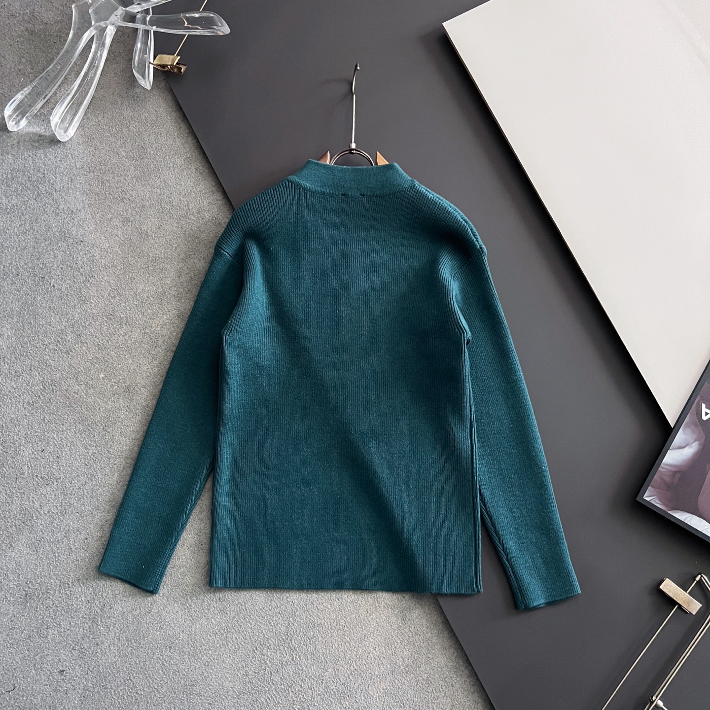 ）CD🌟秋冬新款男女同款高克重针织羊毛开衫，配色标识条纹工艺设计！钩织标识条纹修饰，设计经典配色钩织设计