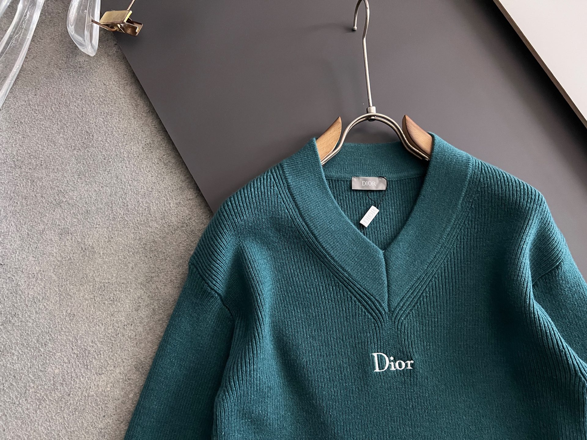 ）CD🌟秋冬新款男女同款高克重针织羊毛开衫，配色标识条纹工艺设计！钩织标识条纹修饰，设计经典配色钩织设计