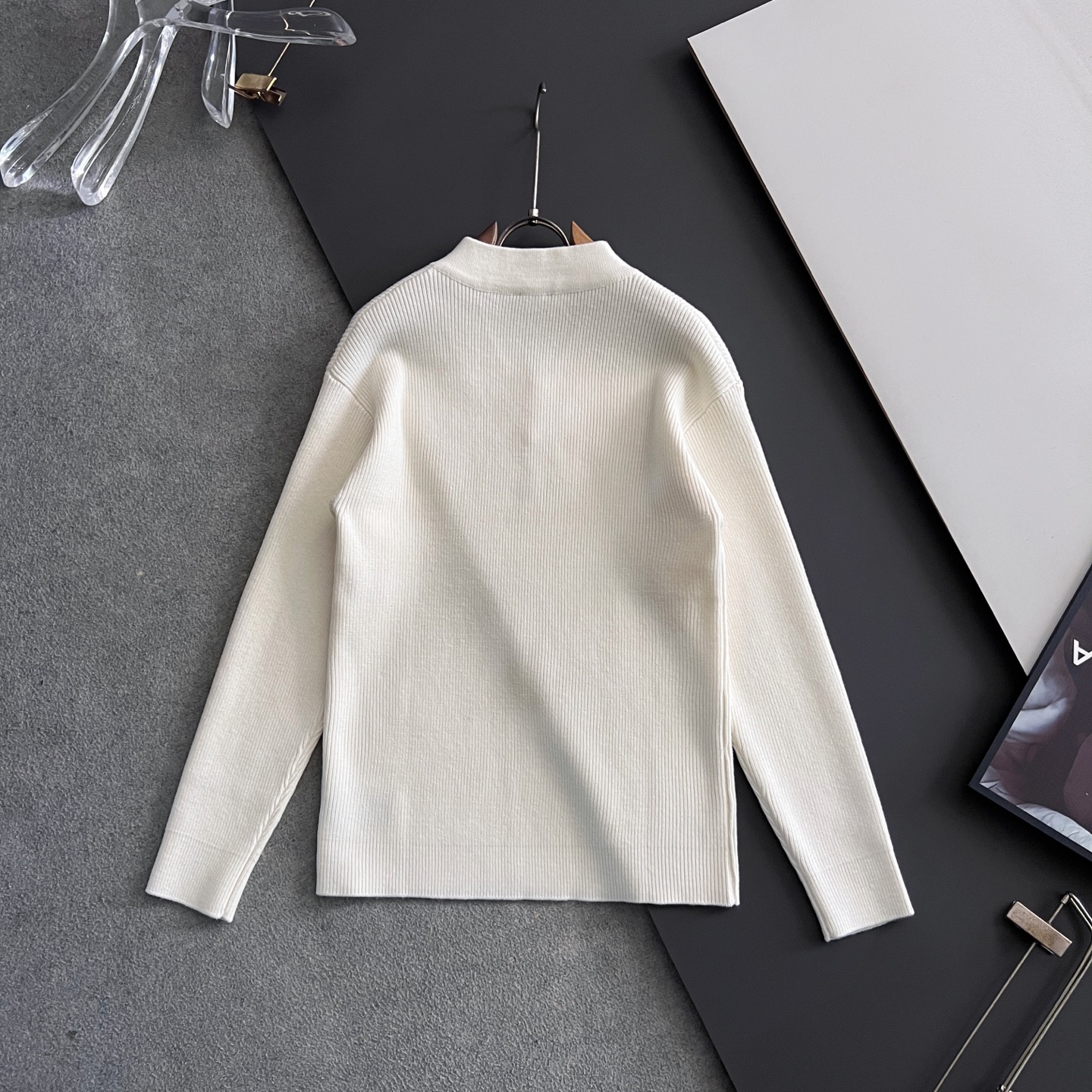 ）CD🌟秋冬新款男女同款高克重针织羊毛开衫，配色标识条纹工艺设计！钩织标识条纹修饰，设计经典配色钩织设计