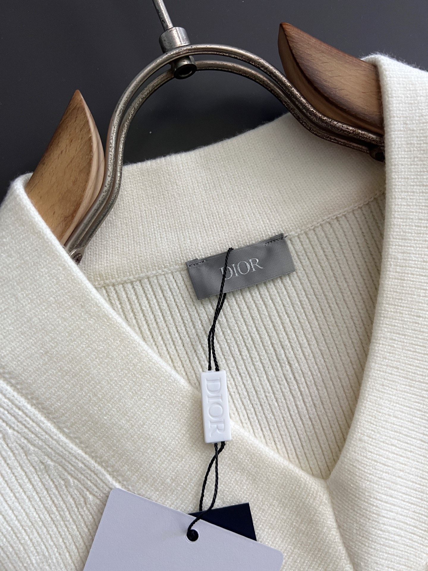 ）CD🌟秋冬新款男女同款高克重针织羊毛开衫，配色标识条纹工艺设计！钩织标识条纹修饰，设计经典配色钩织设计