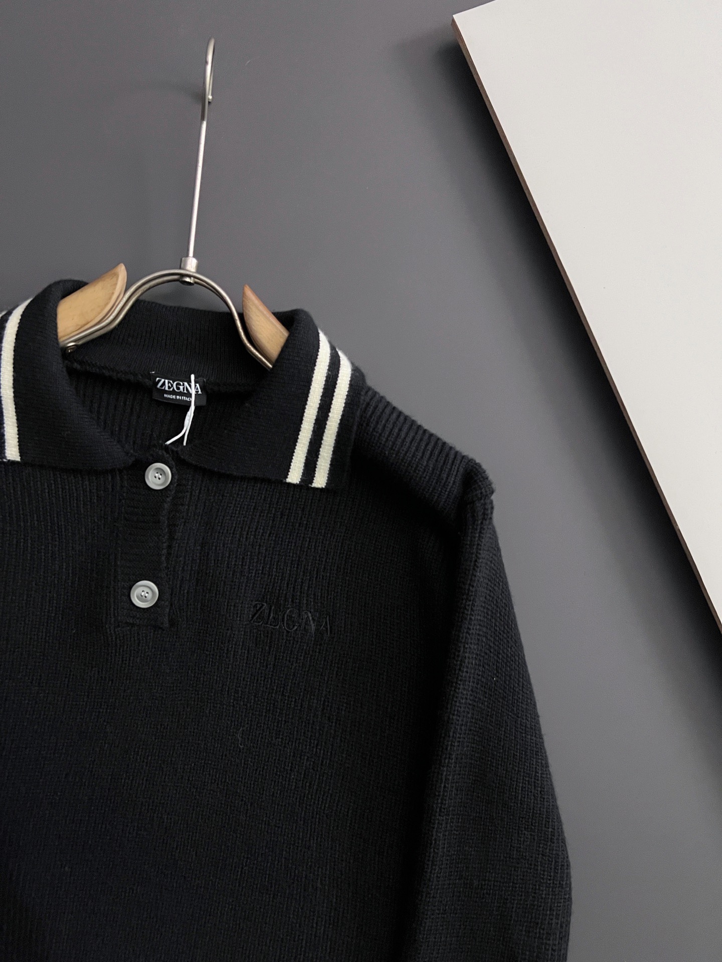 ）Zegn*、25ss最新款杰尼吖秋冬时尚毛衣7针织线、最顶级版黑色华夫格提针织log0纯色专柜款针织线