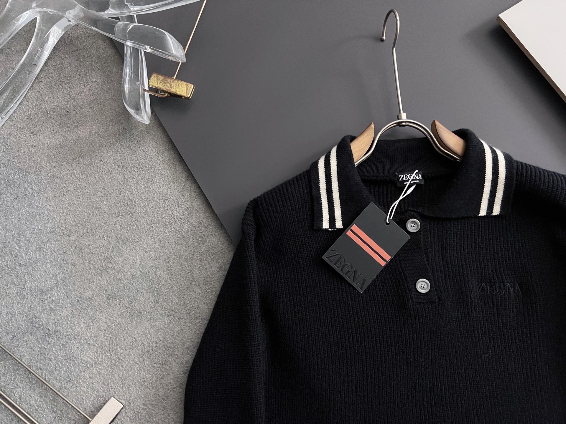 ）Zegn*、25ss最新款杰尼吖秋冬时尚毛衣7针织线、最顶级版黑色华夫格提针织log0纯色专柜款针织线