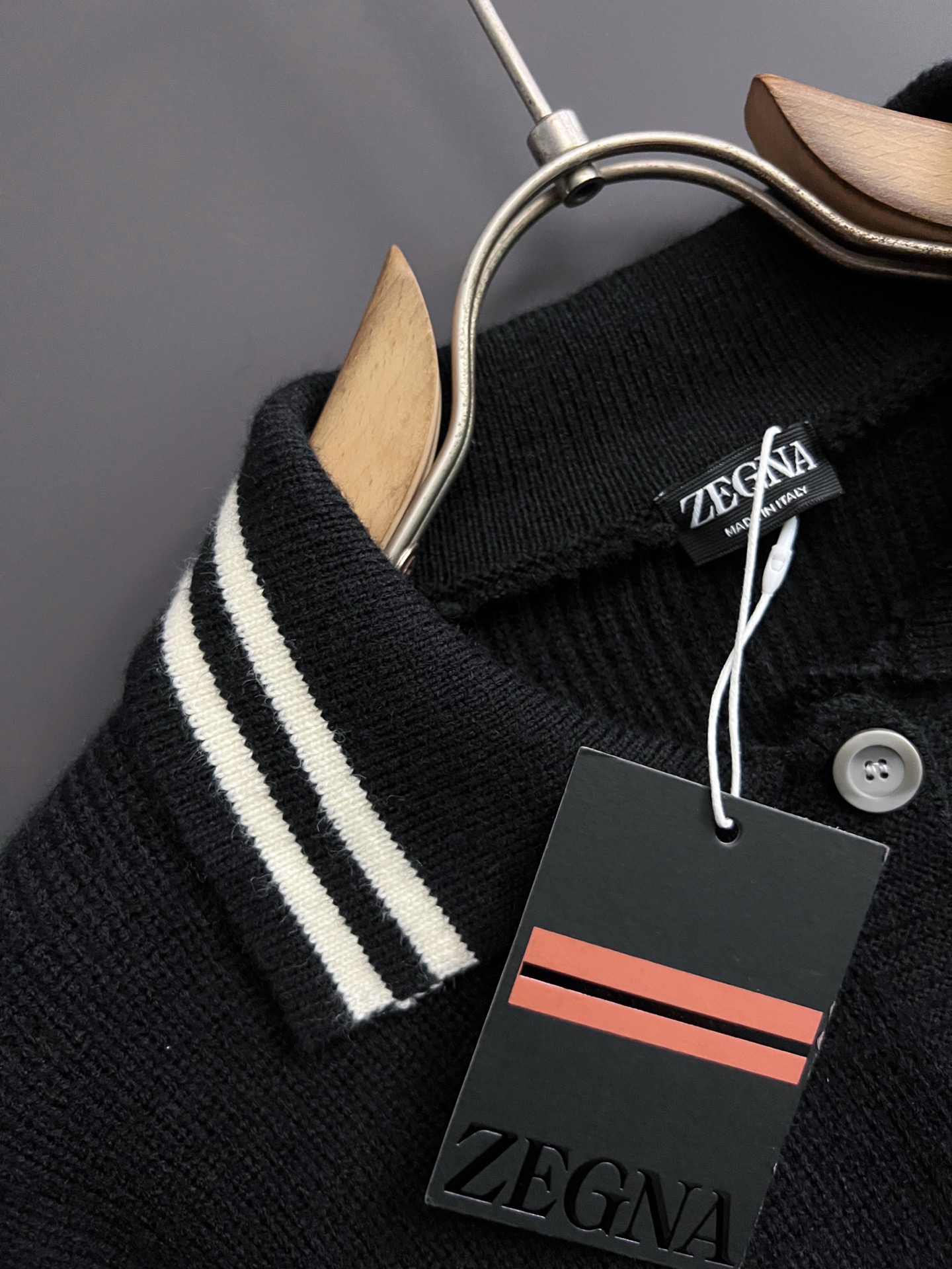）Zegn*、25ss最新款杰尼吖秋冬时尚毛衣7针织线、最顶级版黑色华夫格提针织log0纯色专柜款针织线