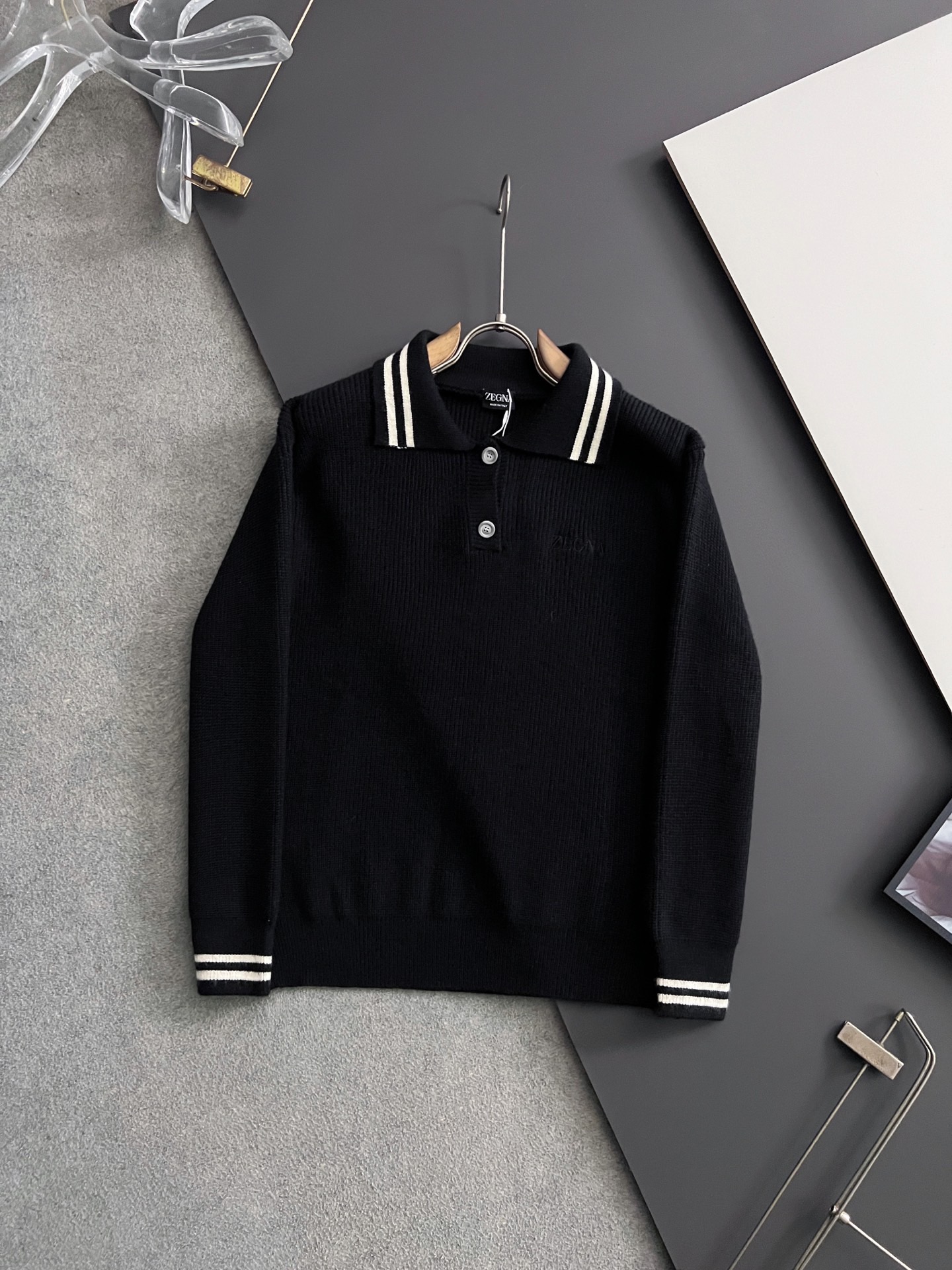 ）Zegn*、25ss最新款杰尼吖秋冬时尚毛衣7针织线、最顶级版黑色华夫格提针织log0纯色专柜款针织线