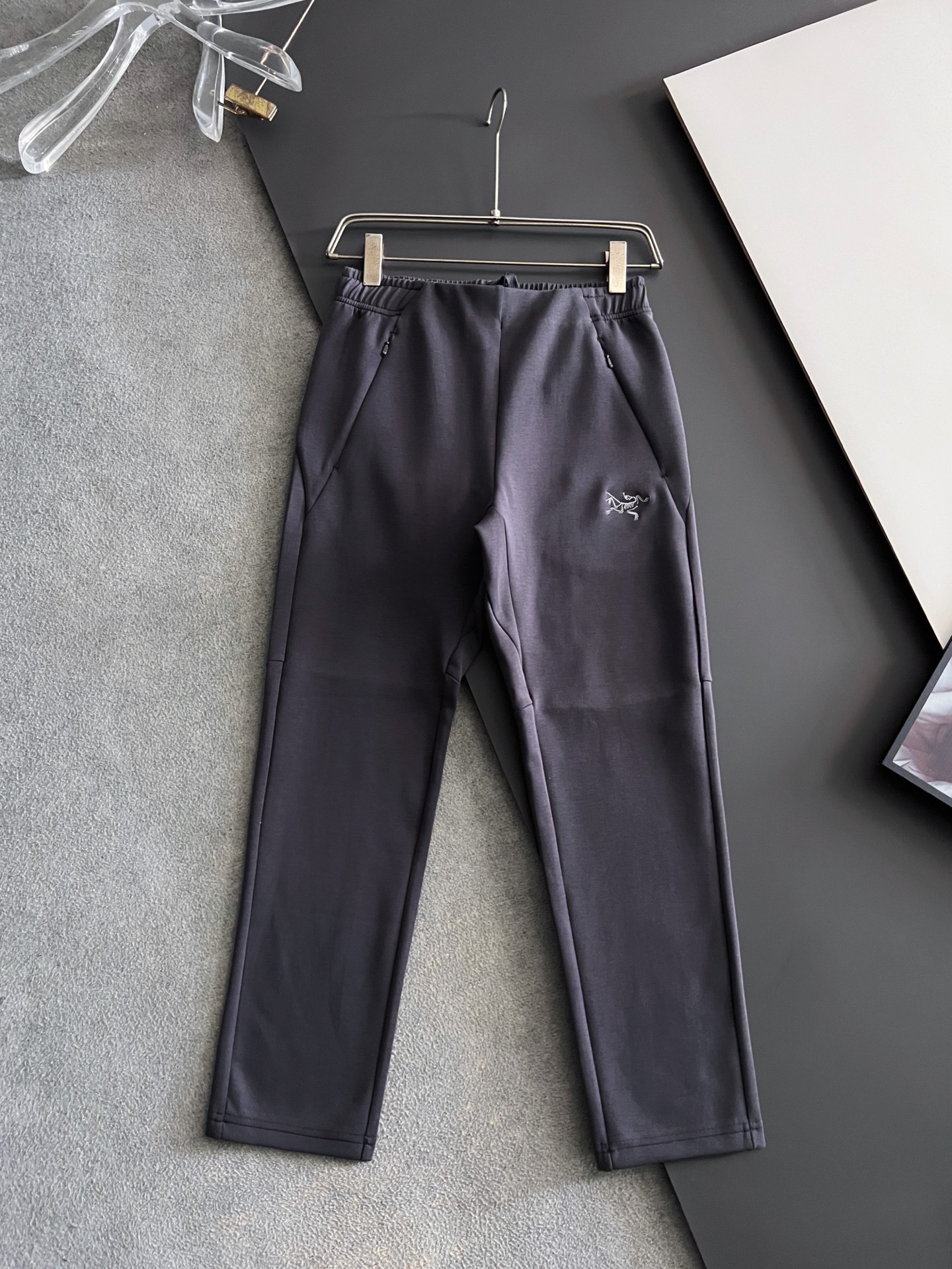 ） 始祖🐦ARC🌟2026Ss最新款男士轻商务工装软壳休闲裤.....……标志性的鸟家LOGO刺绣 休闲