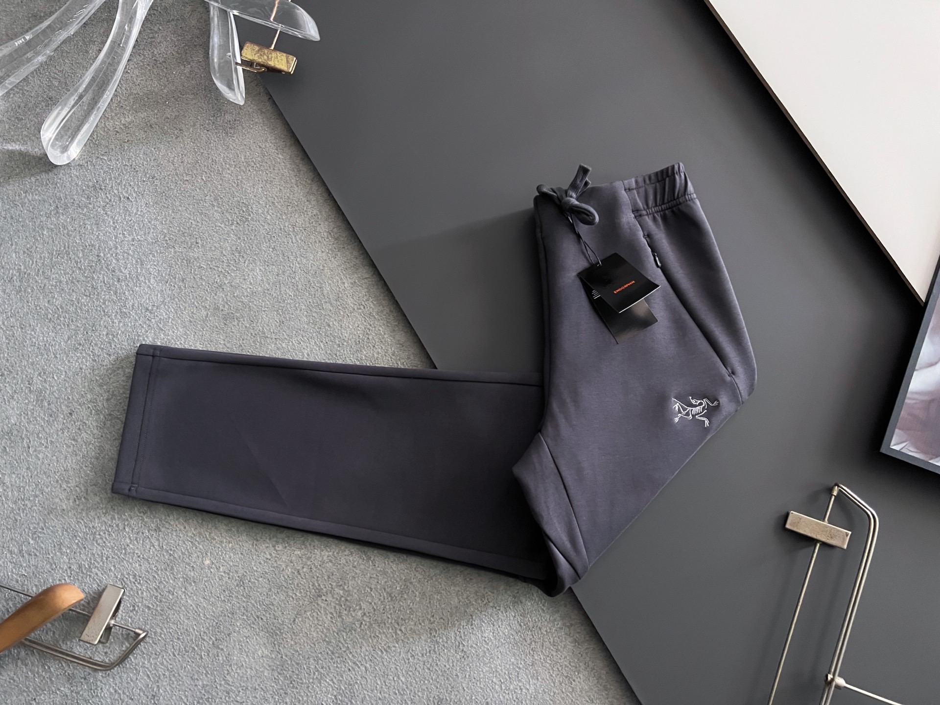 ） 始祖🐦ARC🌟2026Ss最新款男士轻商务工装软壳休闲裤.....……标志性的鸟家LOGO刺绣 休闲