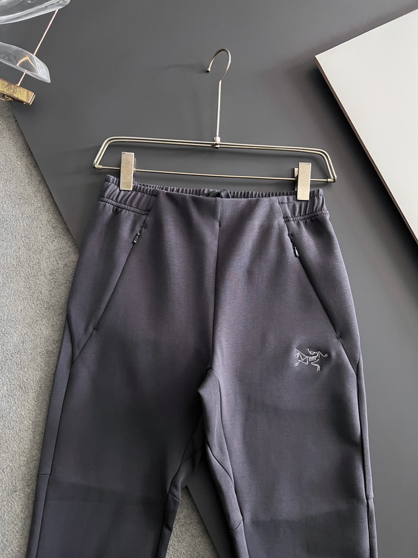 ） 始祖🐦ARC🌟2026Ss最新款男士轻商务工装软壳休闲裤.....……标志性的鸟家LOGO刺绣 休闲