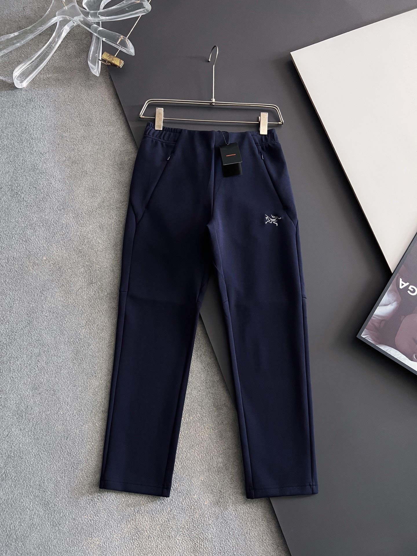 ） 始祖🐦ARC🌟2026Ss最新款男士轻商务工装软壳休闲裤.....……标志性的鸟家LOGO刺绣 休闲