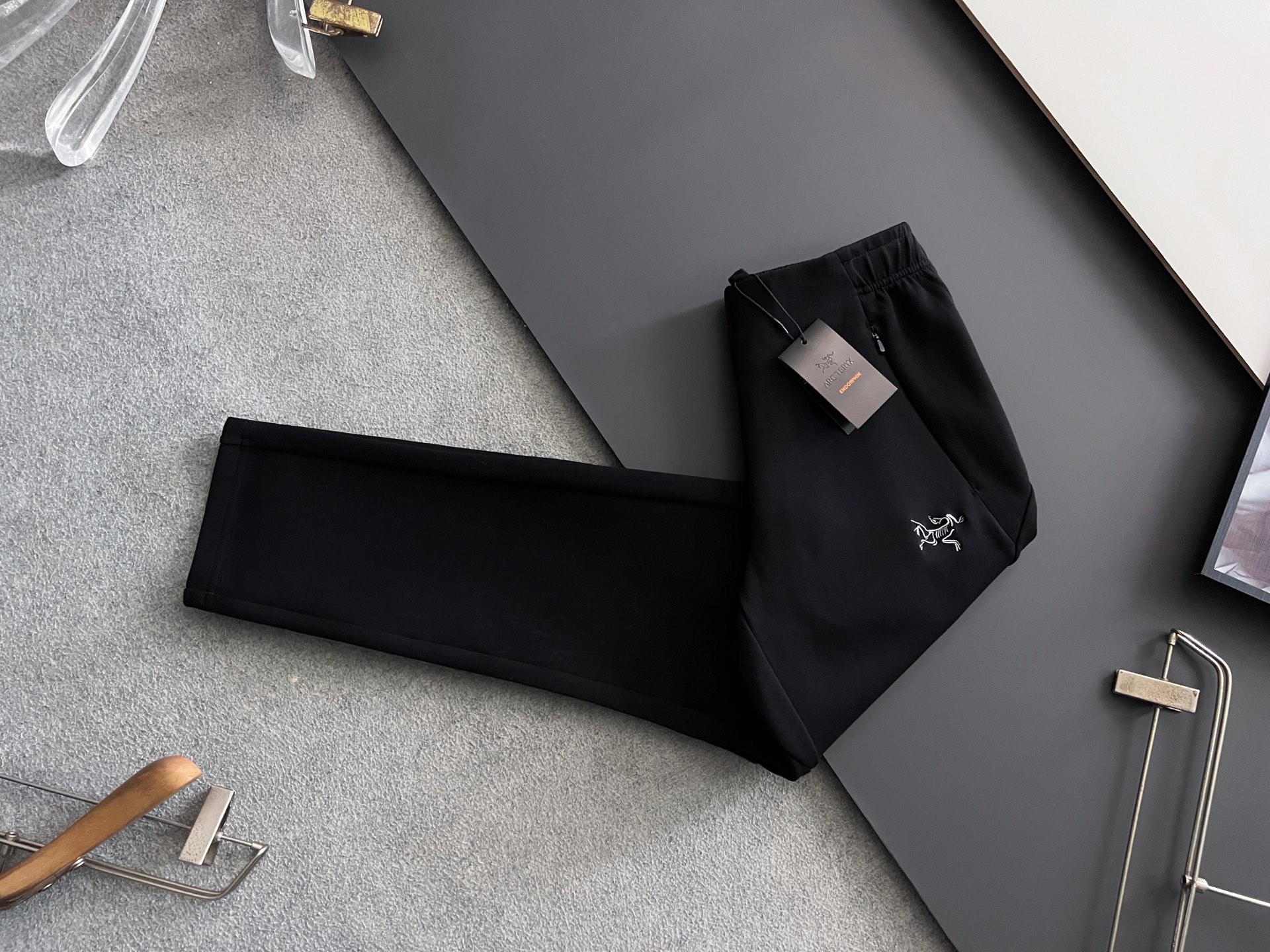 ） 始祖🐦ARC🌟2026Ss最新款男士轻商务工装软壳休闲裤.....……标志性的鸟家LOGO刺绣 休闲