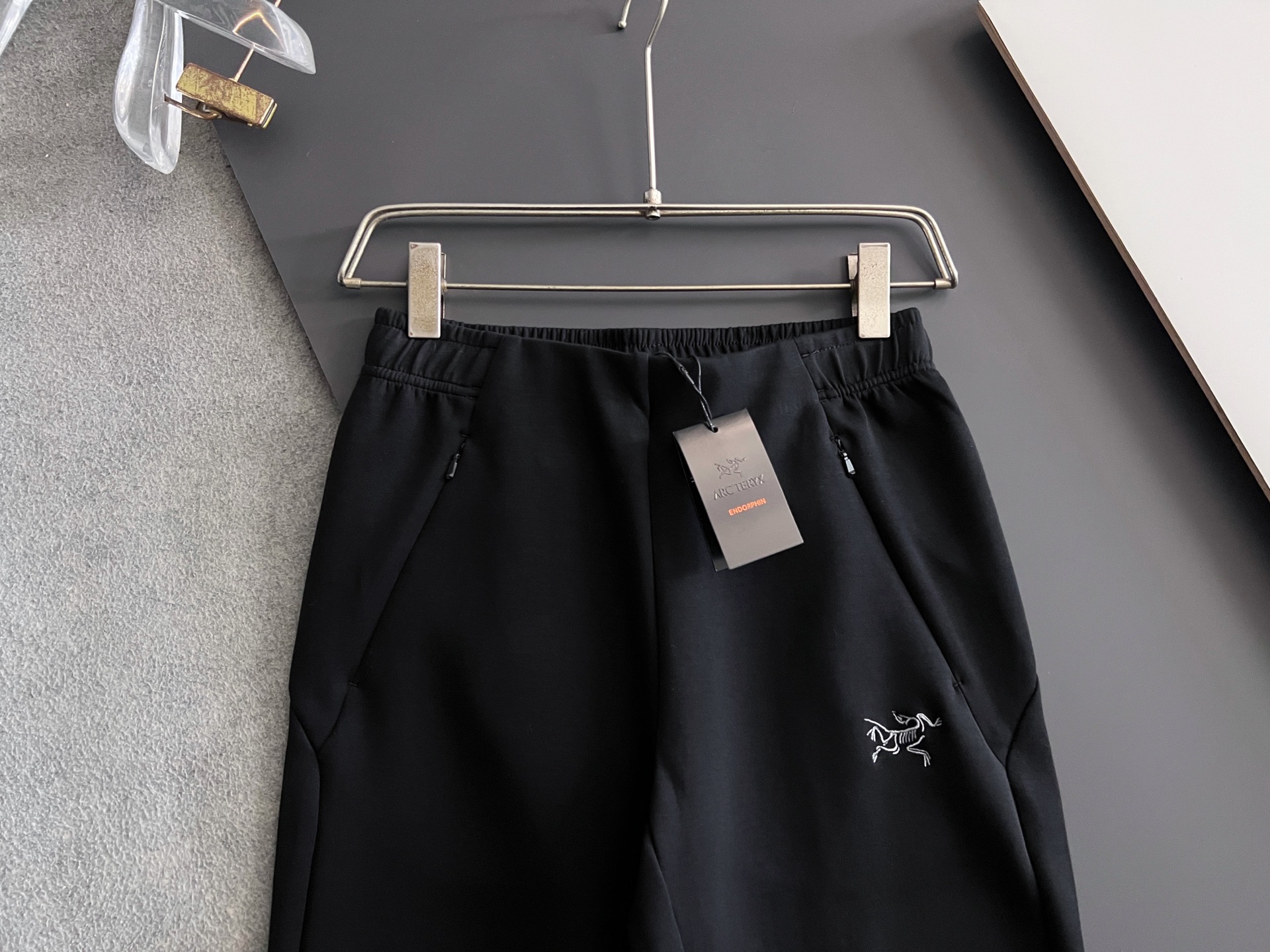 ） 始祖🐦ARC🌟2026Ss最新款男士轻商务工装软壳休闲裤.....……标志性的鸟家LOGO刺绣 休闲