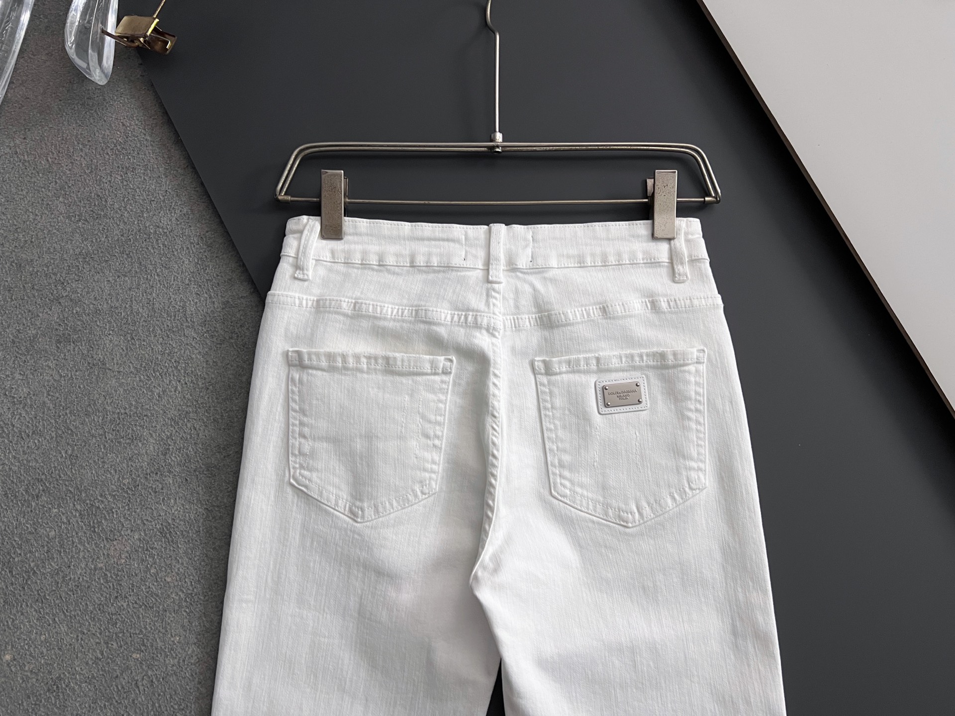 ）DG* 新季爆款品质感处理完美经典休闲弹力牛仔裤 低调奢华感、订制皮牌+五金配件 专柜年年热销经典爆款