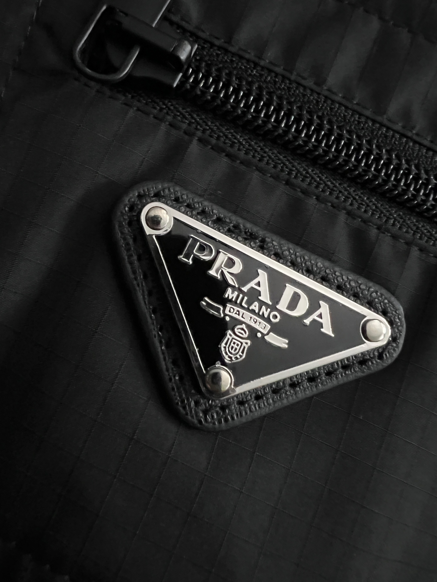 ）Prad*（鹅绒）2025最新蒙家时尚休闲男装马甲系列！经典设计！Albyt羽绒马甲可在天气舒适时单独