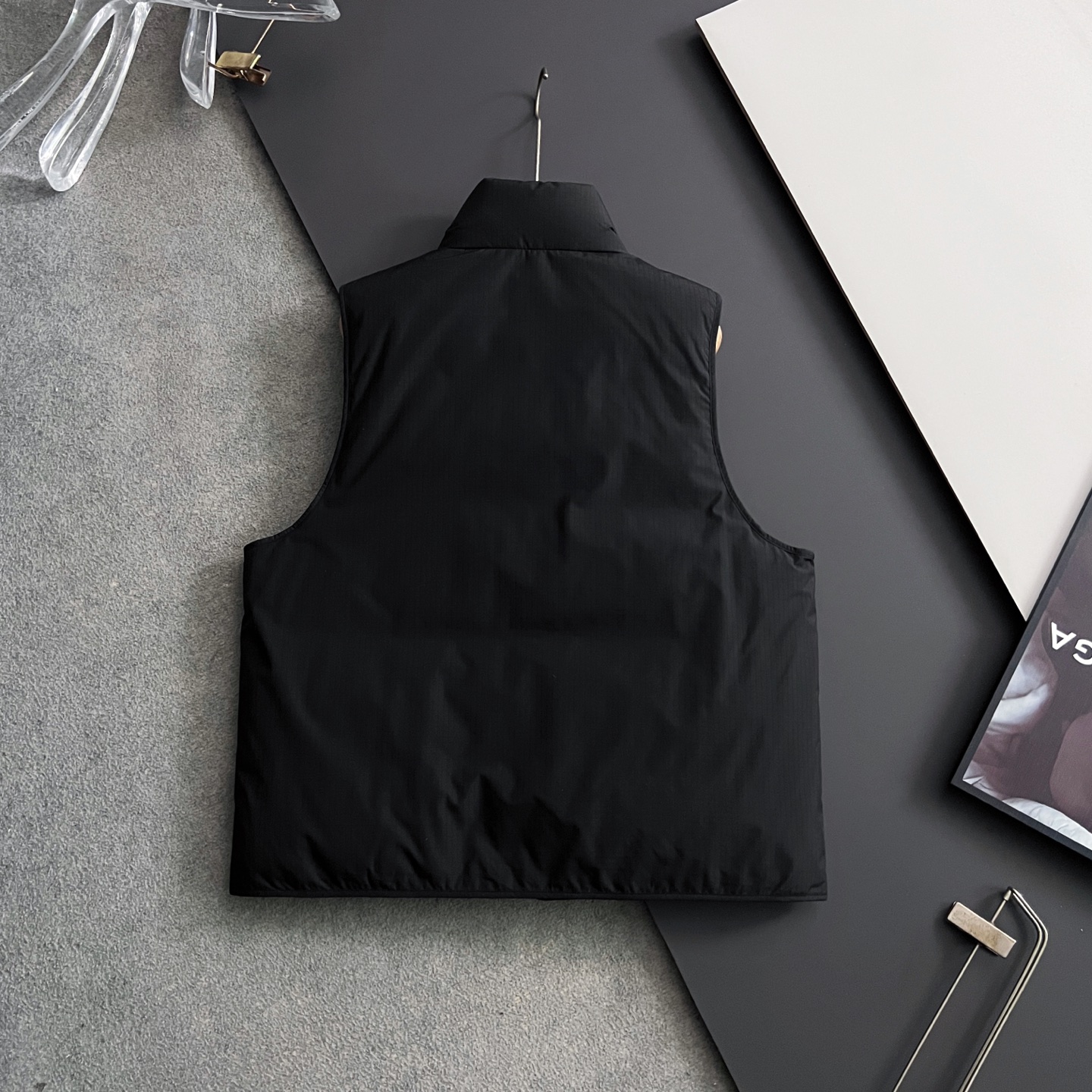 ）Prad*（鹅绒）2025最新蒙家时尚休闲男装马甲系列！经典设计！Albyt羽绒马甲可在天气舒适时单独