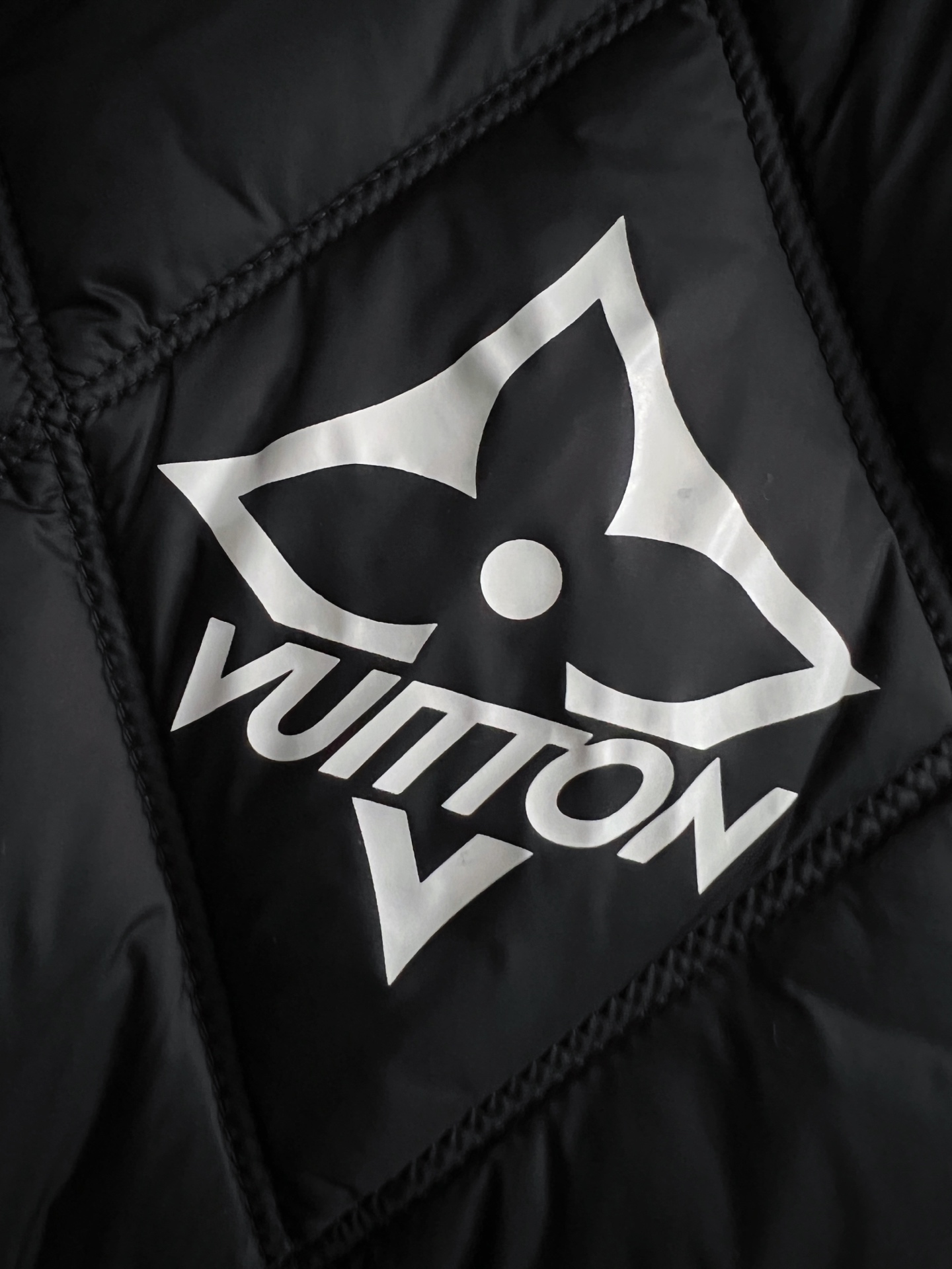 ）1V*（鹅绒）2025最新蒙家时尚休闲男装马甲系列！经典设计！Albyt羽绒马甲可在天气舒适时单独穿着