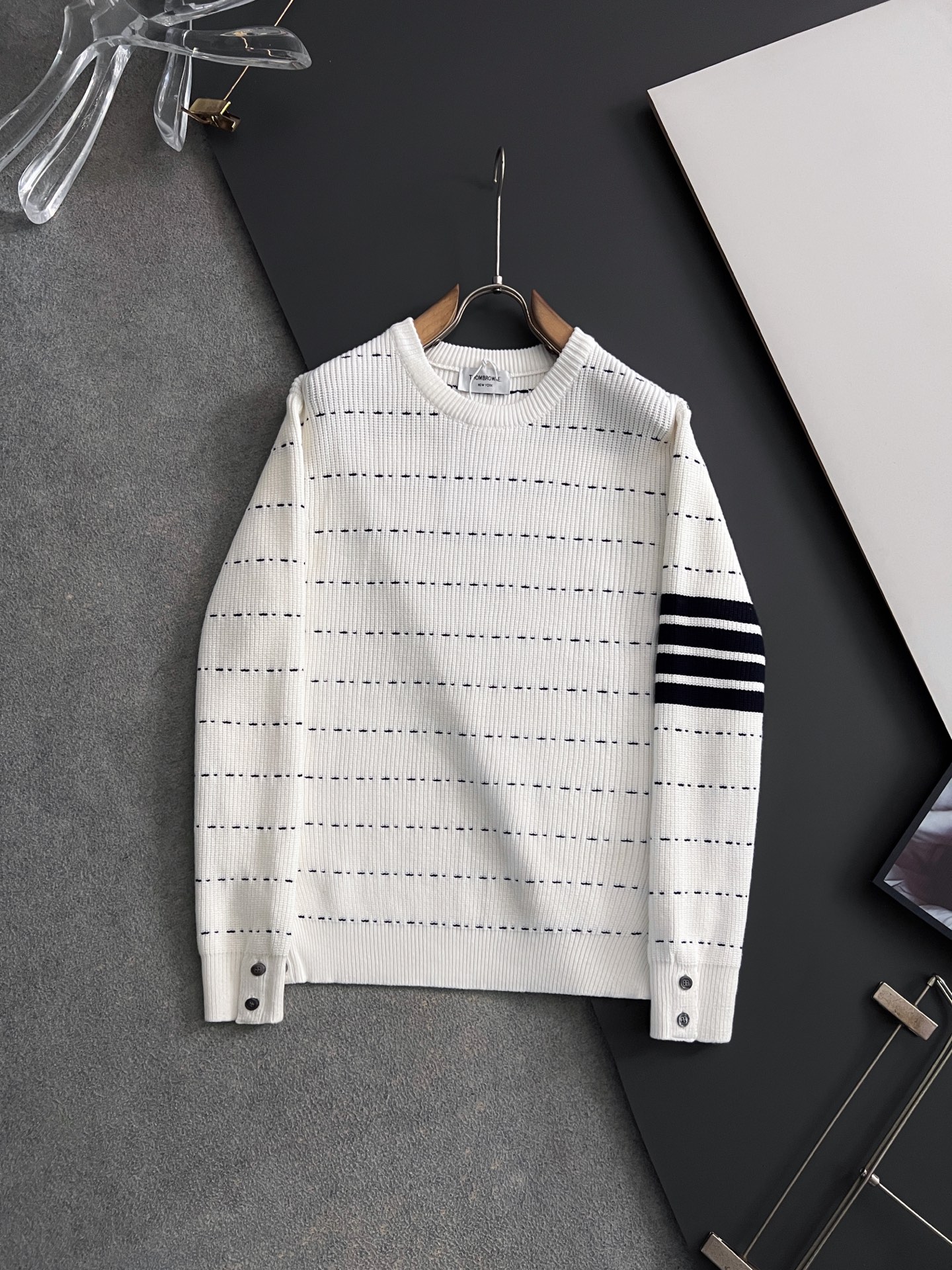 ）TB*最新爆款、25ss最新款秋冬时尚毛衣7针织线、最顶级版黑色华夫格提针织log0纯色专柜款针织线衫