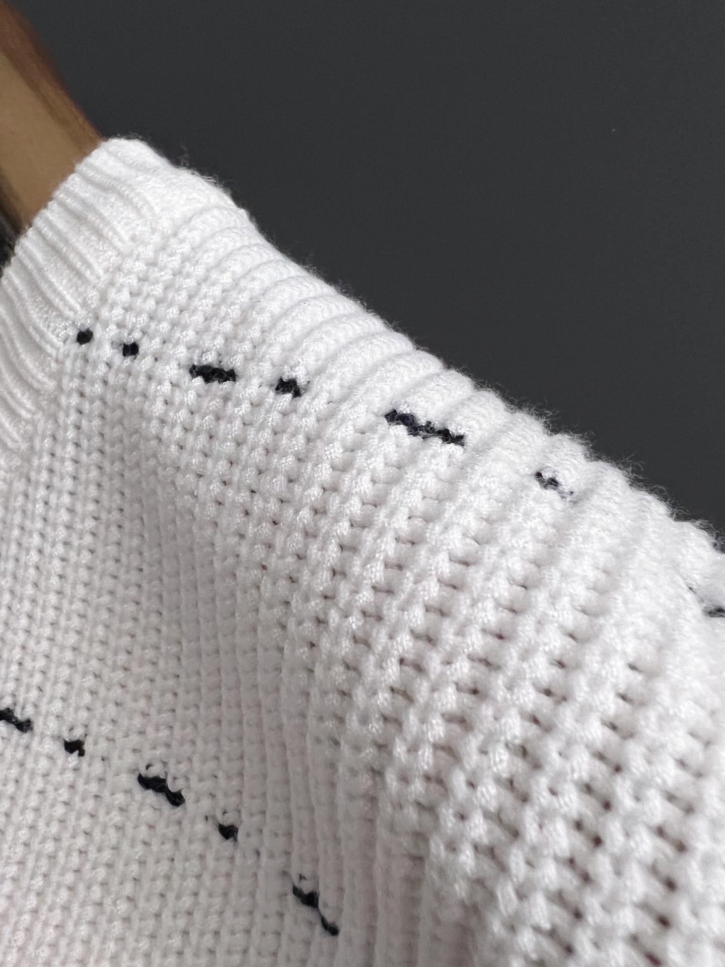 ）TB*最新爆款、25ss最新款秋冬时尚毛衣7针织线、最顶级版黑色华夫格提针织log0纯色专柜款针织线衫