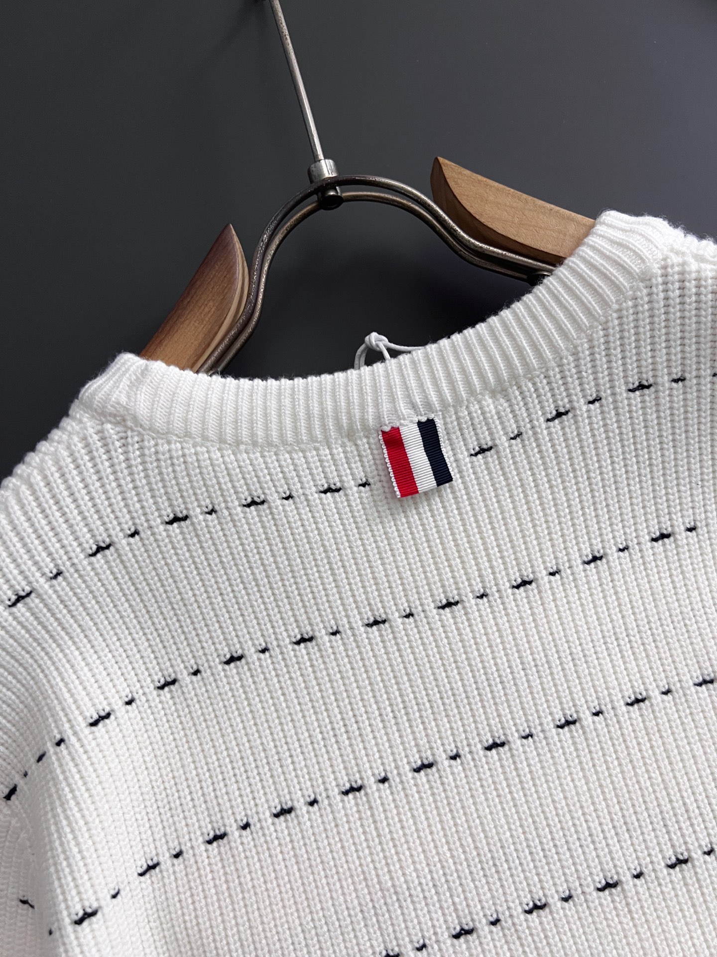 ）TB*最新爆款、25ss最新款秋冬时尚毛衣7针织线、最顶级版黑色华夫格提针织log0纯色专柜款针织线衫