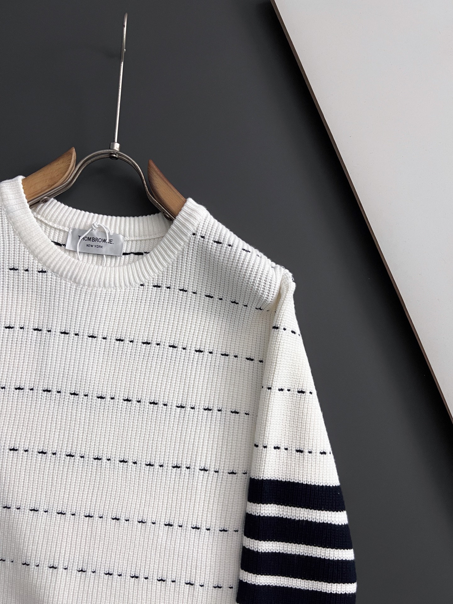 ）TB*最新爆款、25ss最新款秋冬时尚毛衣7针织线、最顶级版黑色华夫格提针织log0纯色专柜款针织线衫