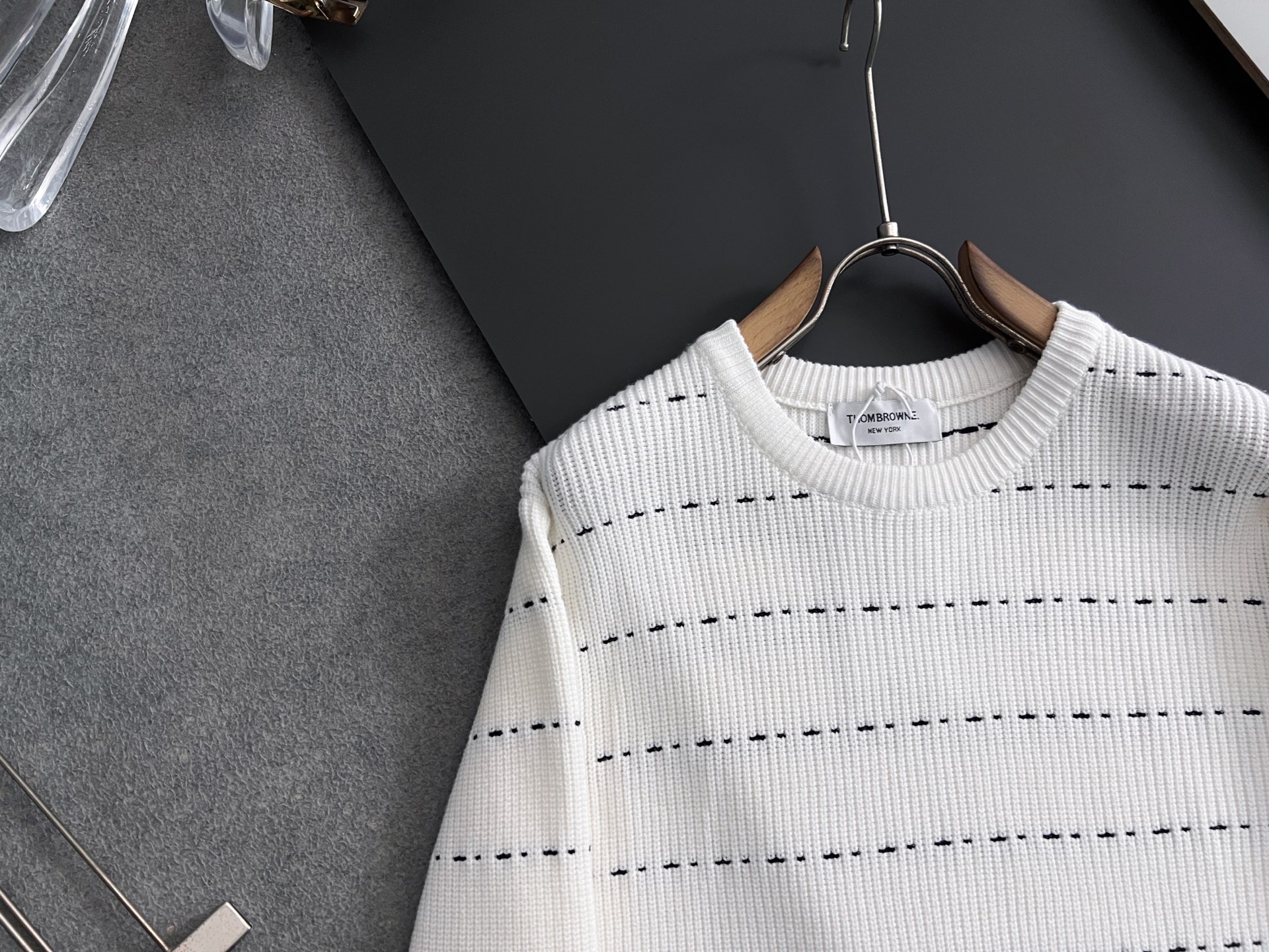 ）TB*最新爆款、25ss最新款秋冬时尚毛衣7针织线、最顶级版黑色华夫格提针织log0纯色专柜款针织线衫