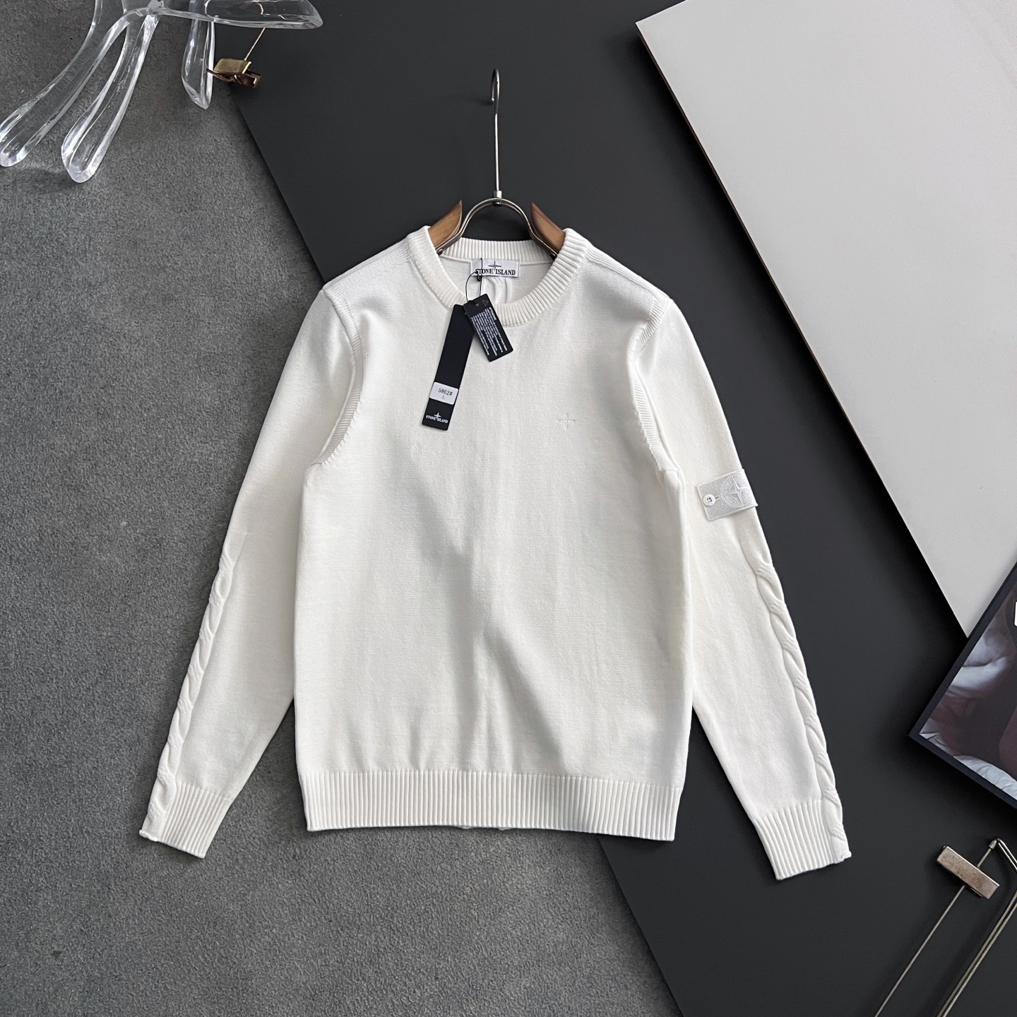 ）ST石头岛*最新爆款、25ss最新款秋冬时尚毛衣7针织线、最顶级版黑色华夫格提针织log0纯色专柜款针