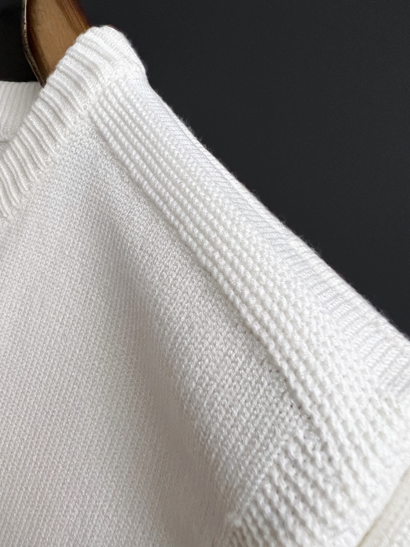 ）ST石头岛*最新爆款、25ss最新款秋冬时尚毛衣7针织线、最顶级版黑色华夫格提针织log0纯色专柜款针