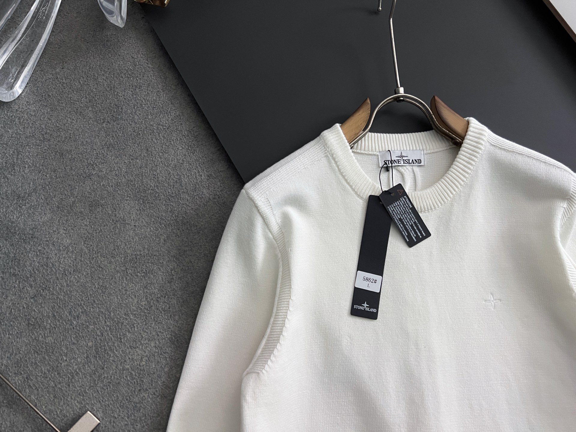 ）ST石头岛*最新爆款、25ss最新款秋冬时尚毛衣7针织线、最顶级版黑色华夫格提针织log0纯色专柜款针