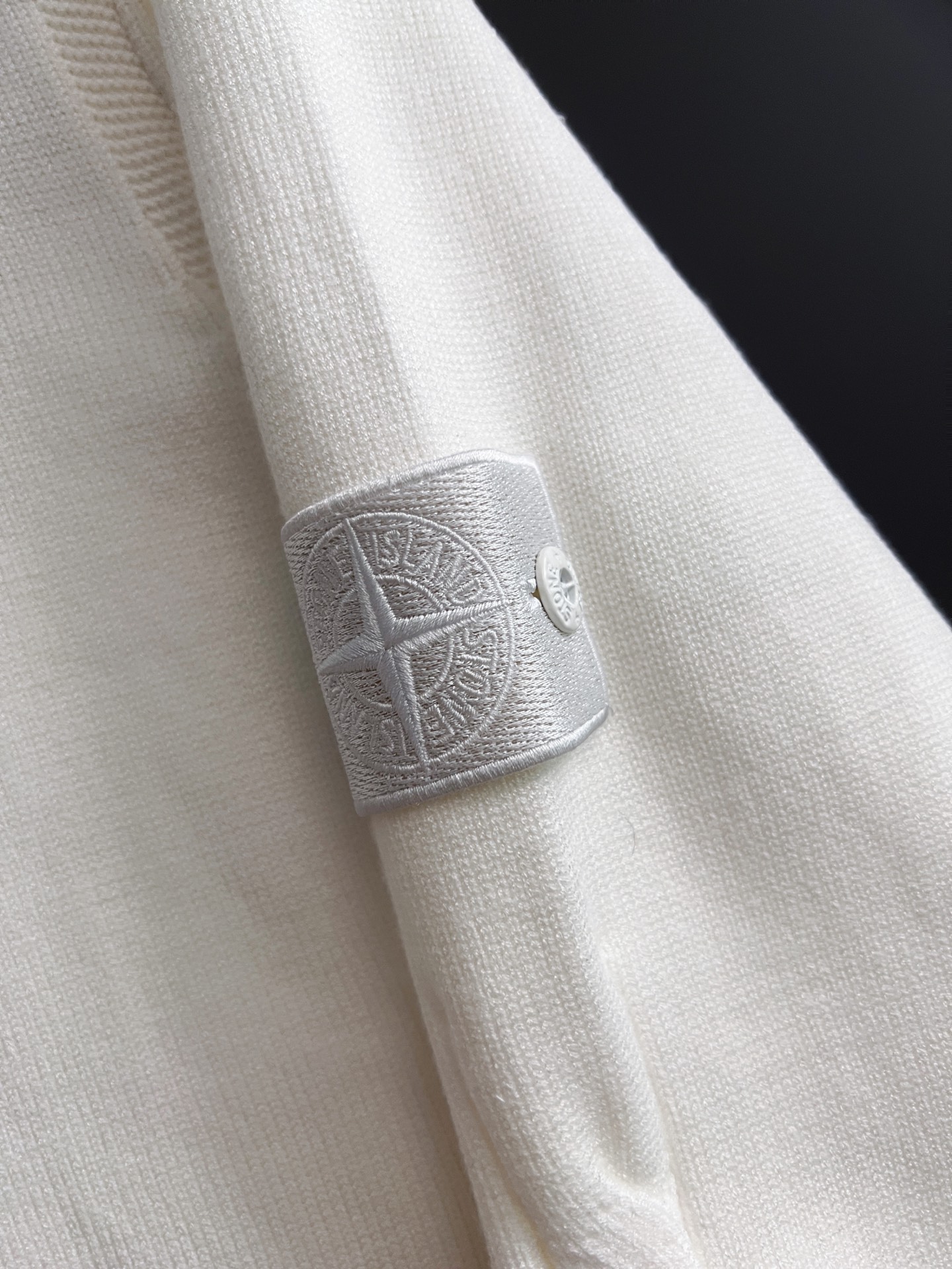 ）ST石头岛*最新爆款、25ss最新款秋冬时尚毛衣7针织线、最顶级版黑色华夫格提针织log0纯色专柜款针