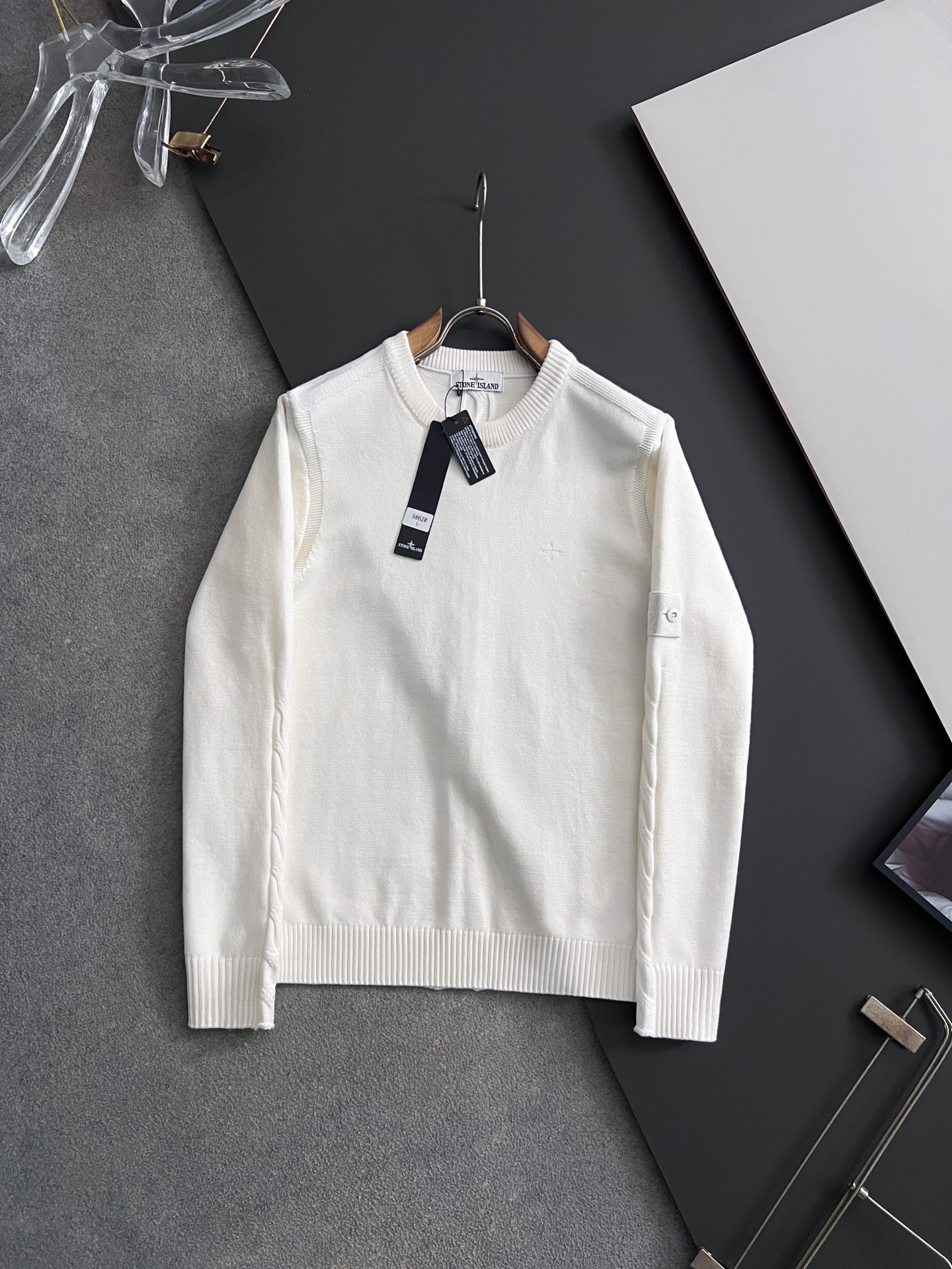 ）ST石头岛*最新爆款、25ss最新款秋冬时尚毛衣7针织线、最顶级版黑色华夫格提针织log0纯色专柜款针