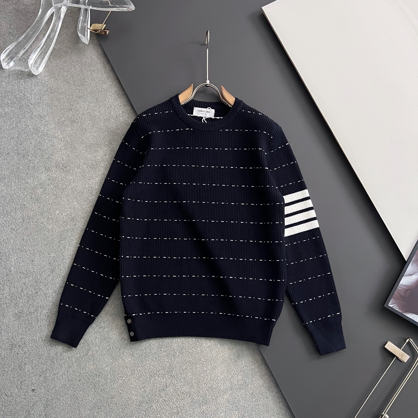 ）TB*最新爆款、25ss最新款秋冬时尚毛衣7针织线、最顶级版黑色华夫格提针织log0纯色专柜款针织线衫