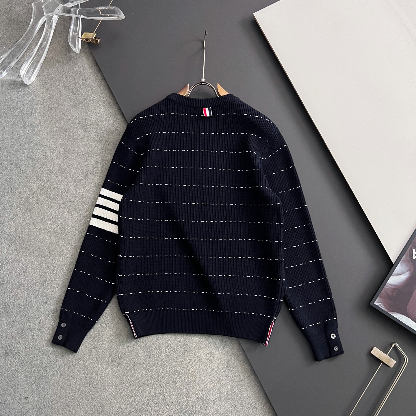 ）TB*最新爆款、25ss最新款秋冬时尚毛衣7针织线、最顶级版黑色华夫格提针织log0纯色专柜款针织线衫