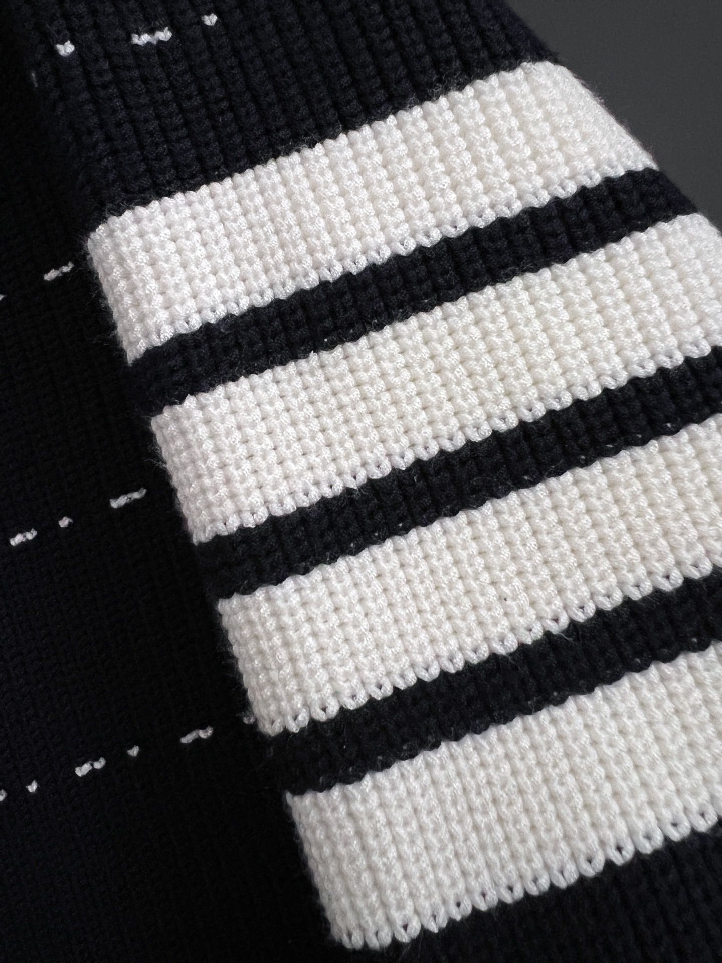 ）TB*最新爆款、25ss最新款秋冬时尚毛衣7针织线、最顶级版黑色华夫格提针织log0纯色专柜款针织线衫