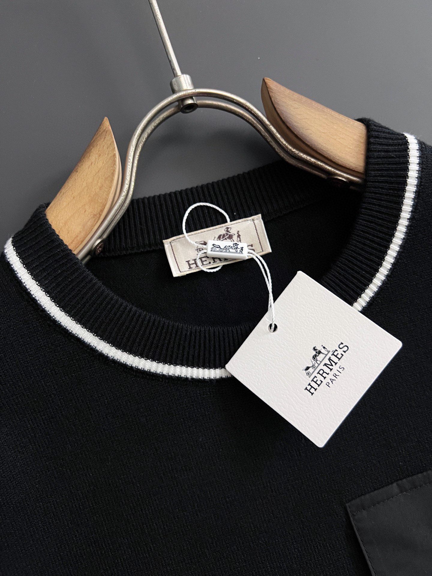 ）Her*·2025款毛衣，秋冬最新款！高品质意大利进口面料，高密度针织，百搭毛衣，内搭衬衫都帅气十足！