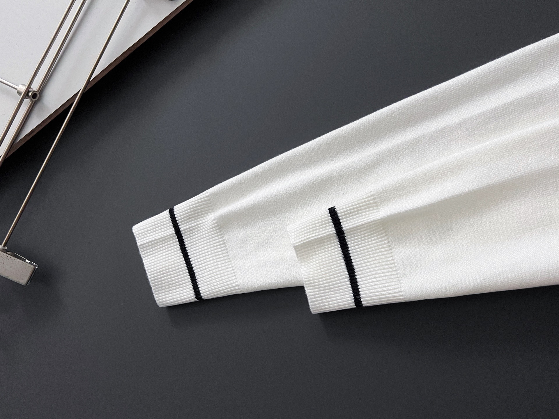 ）Her*·2025款毛衣，秋冬最新款！高品质意大利进口面料，高密度针织，百搭毛衣，内搭衬衫都帅气十足！