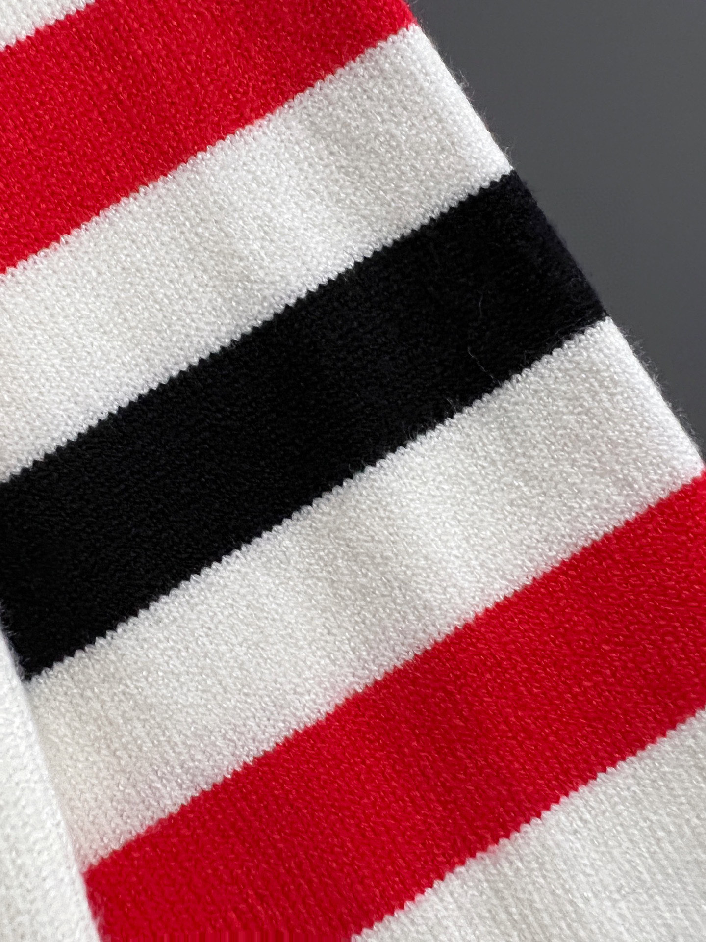 ）Gucc*·2025款毛衣，秋冬最新款！高品质意大利进口面料，高密度针织，百搭毛衣，内搭衬衫都帅气十足