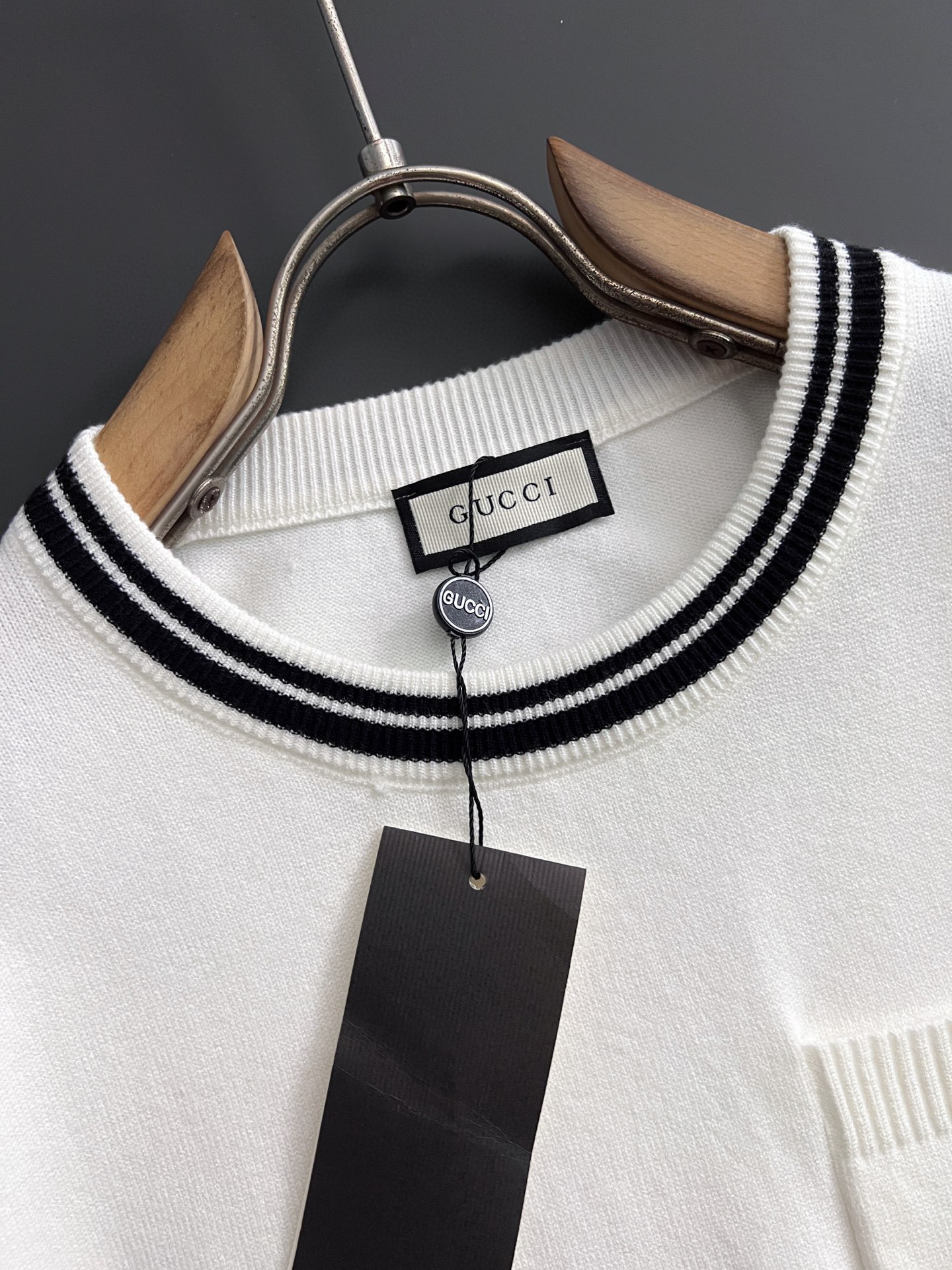 ）Gucc*·2025款毛衣，秋冬最新款！高品质意大利进口面料，高密度针织，百搭毛衣，内搭衬衫都帅气十足