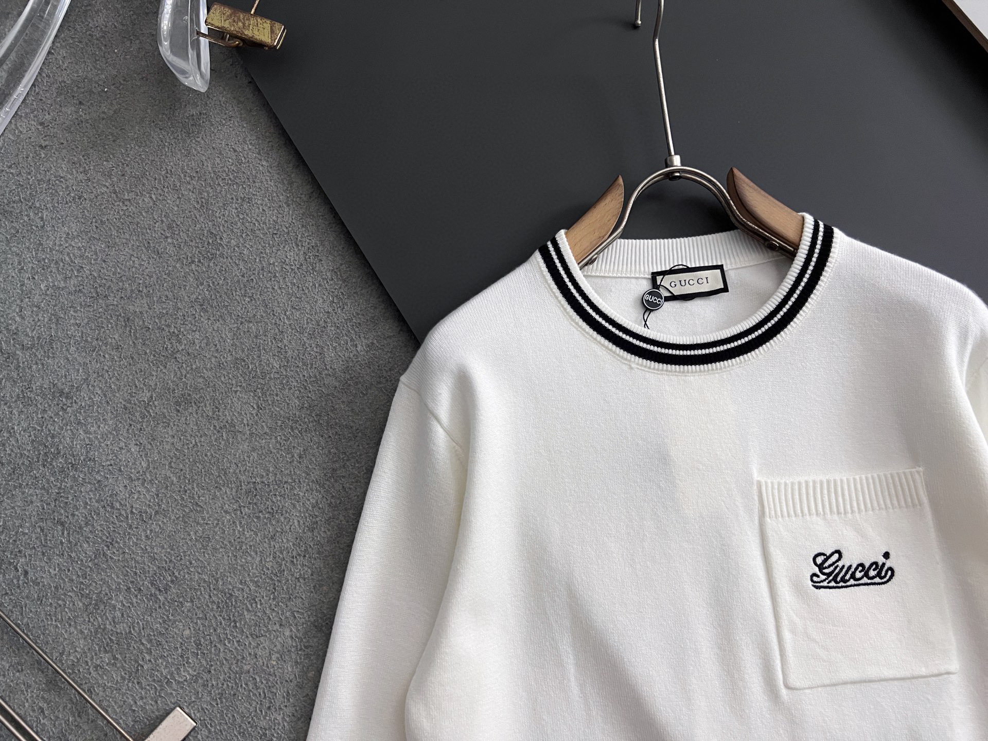 ）Gucc*·2025款毛衣，秋冬最新款！高品质意大利进口面料，高密度针织，百搭毛衣，内搭衬衫都帅气十足