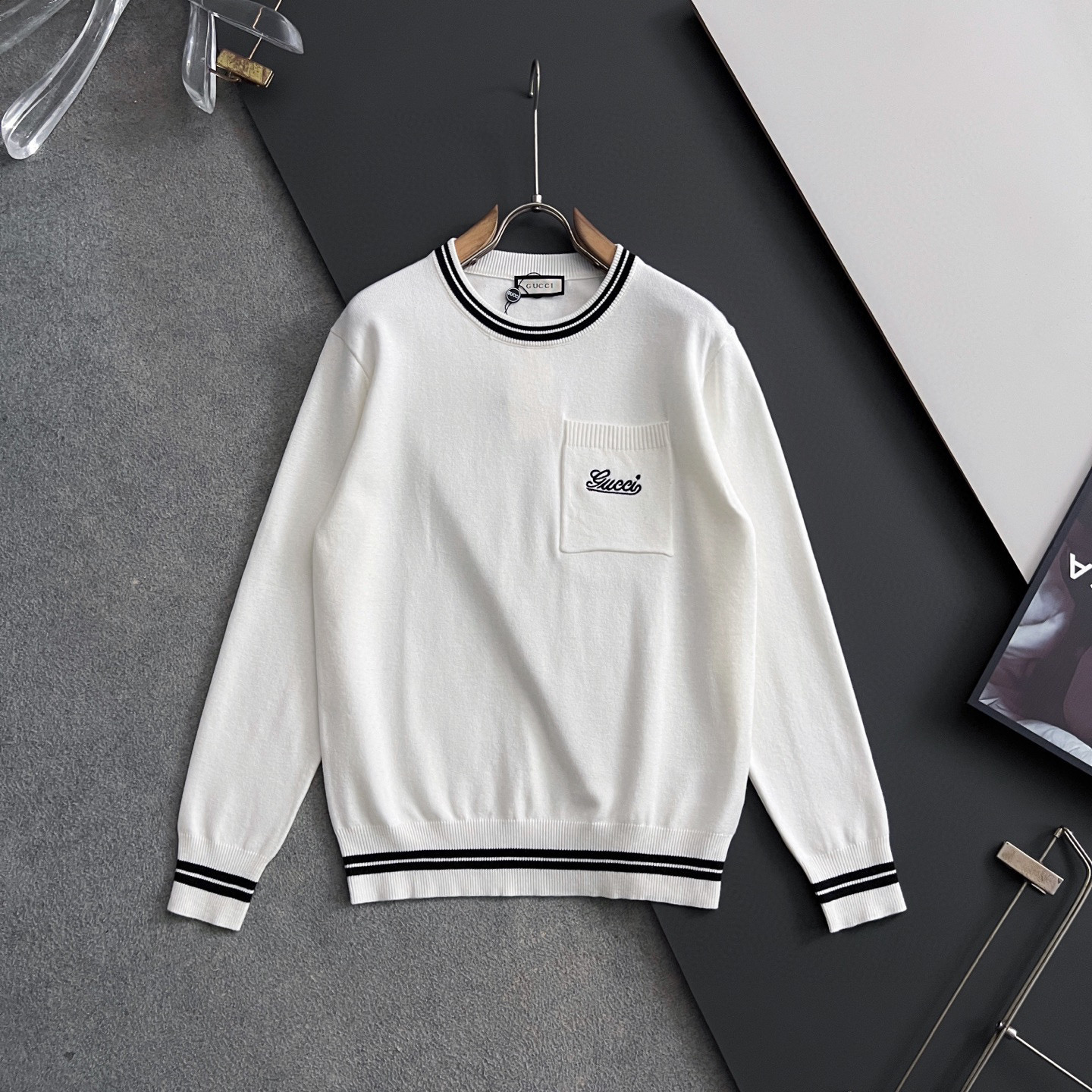 ）Gucc*·2025款毛衣，秋冬最新款！高品质意大利进口面料，高密度针织，百搭毛衣，内搭衬衫都帅气十足