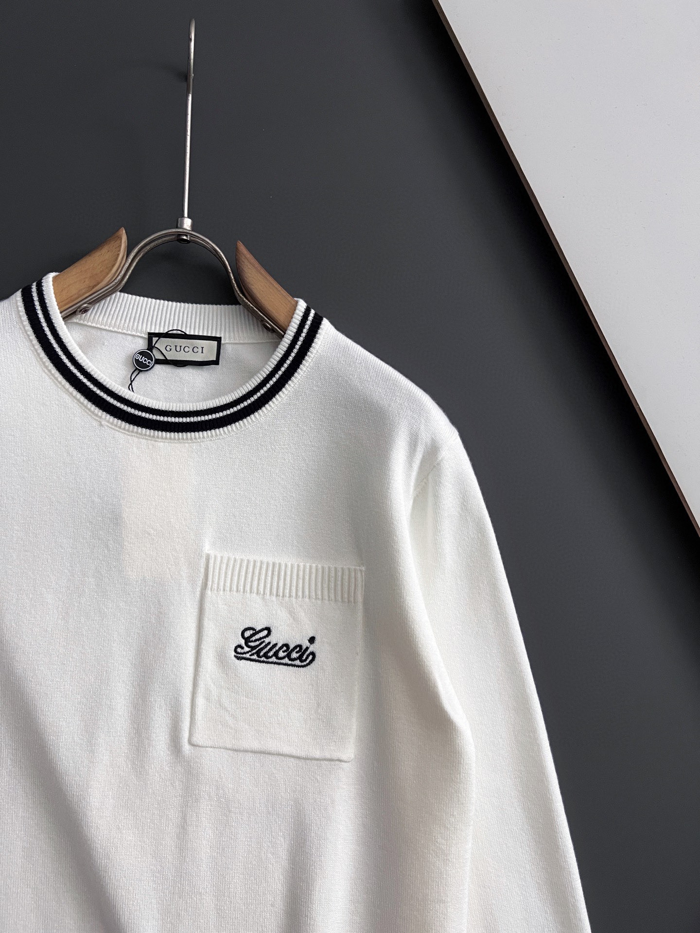 ）Gucc*·2025款毛衣，秋冬最新款！高品质意大利进口面料，高密度针织，百搭毛衣，内搭衬衫都帅气十足