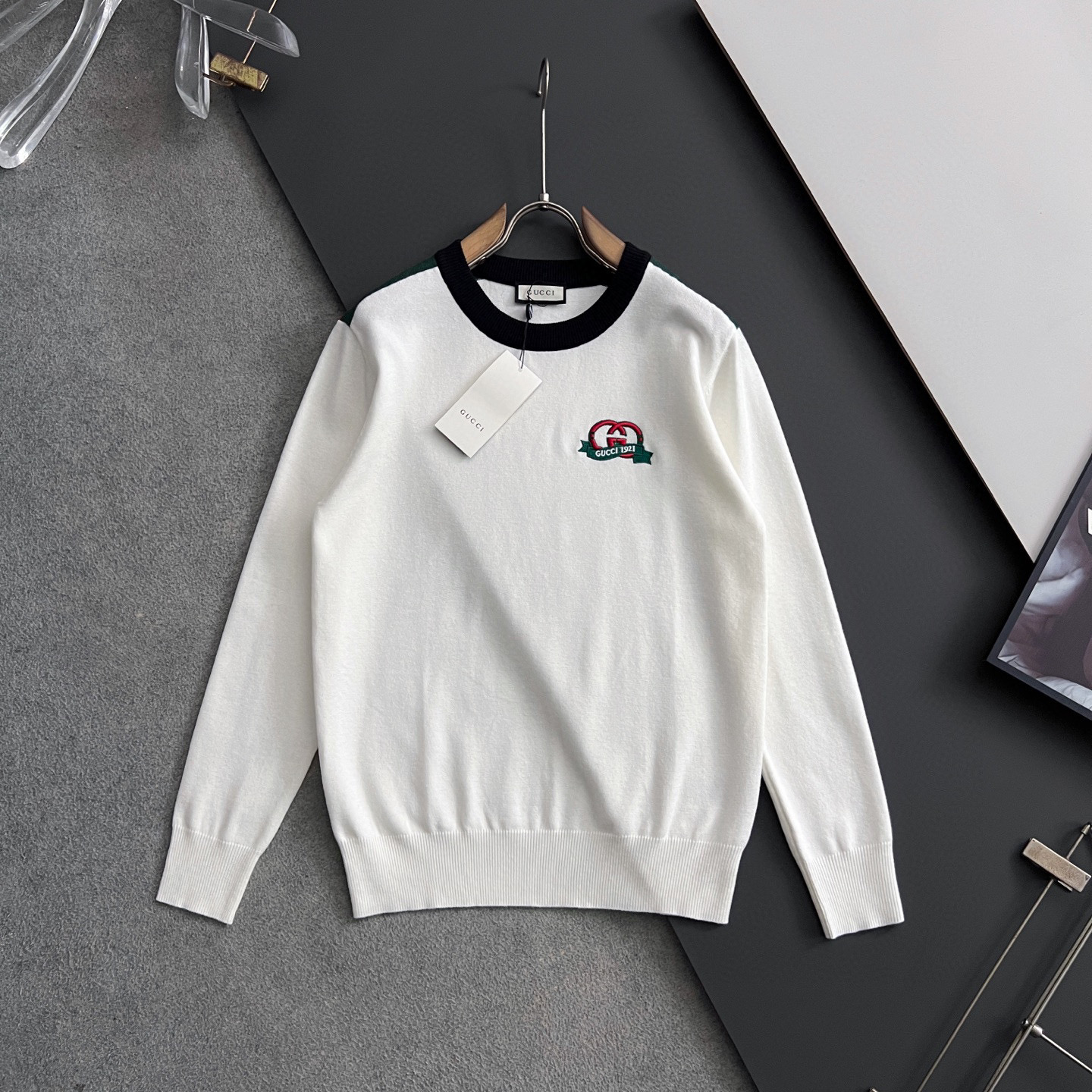 ）Gucc*·2025款毛衣，秋冬最新款！高品质意大利进口面料，高密度针织，百搭毛衣，内搭衬衫都帅气十足