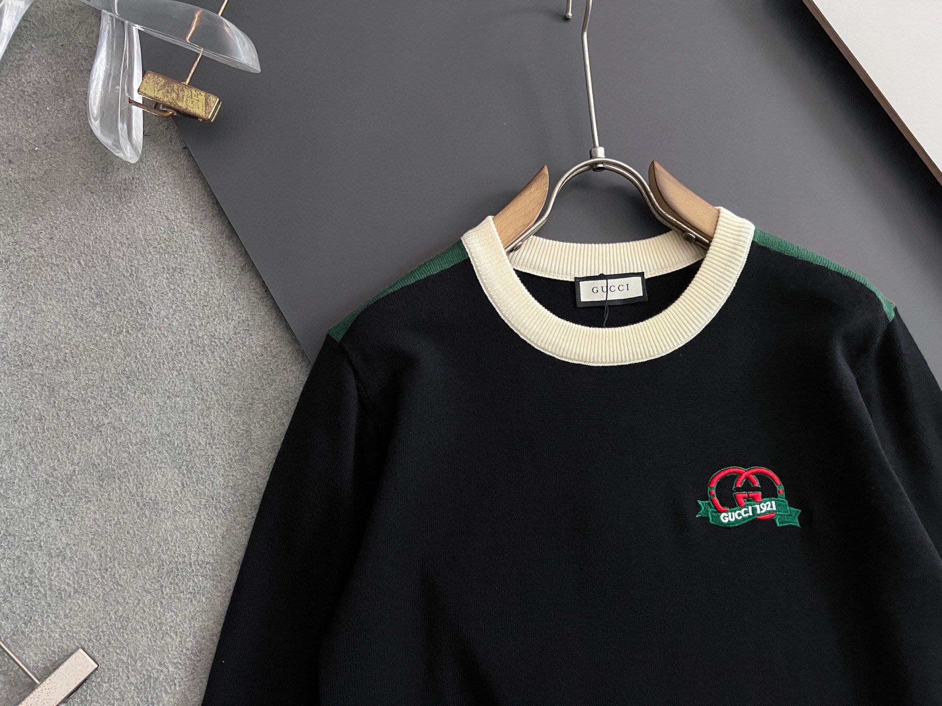 ）Gucc*·2025款毛衣，秋冬最新款！高品质意大利进口面料，高密度针织，百搭毛衣，内搭衬衫都帅气十足