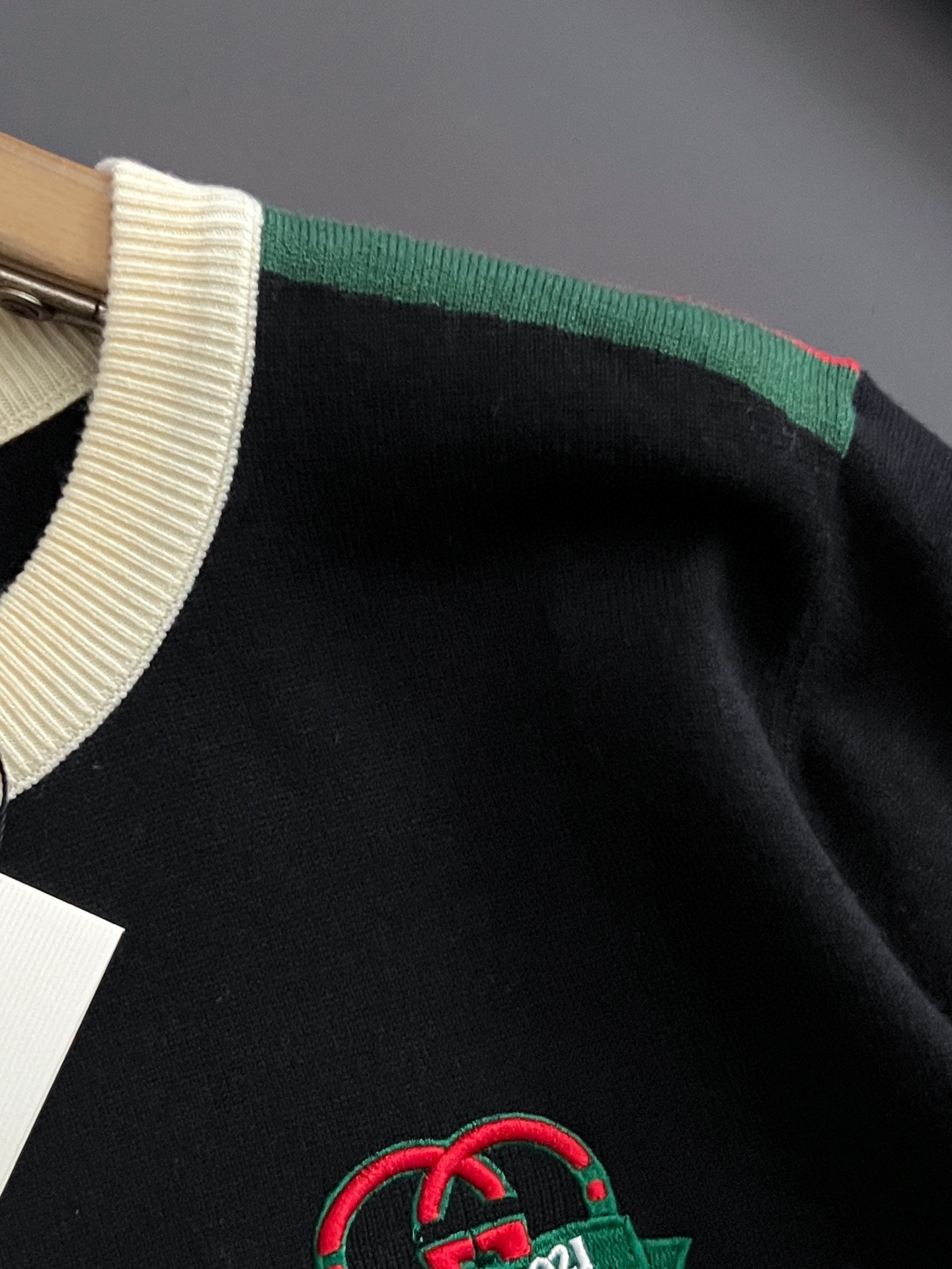 ）Gucc*·2025款毛衣，秋冬最新款！高品质意大利进口面料，高密度针织，百搭毛衣，内搭衬衫都帅气十足