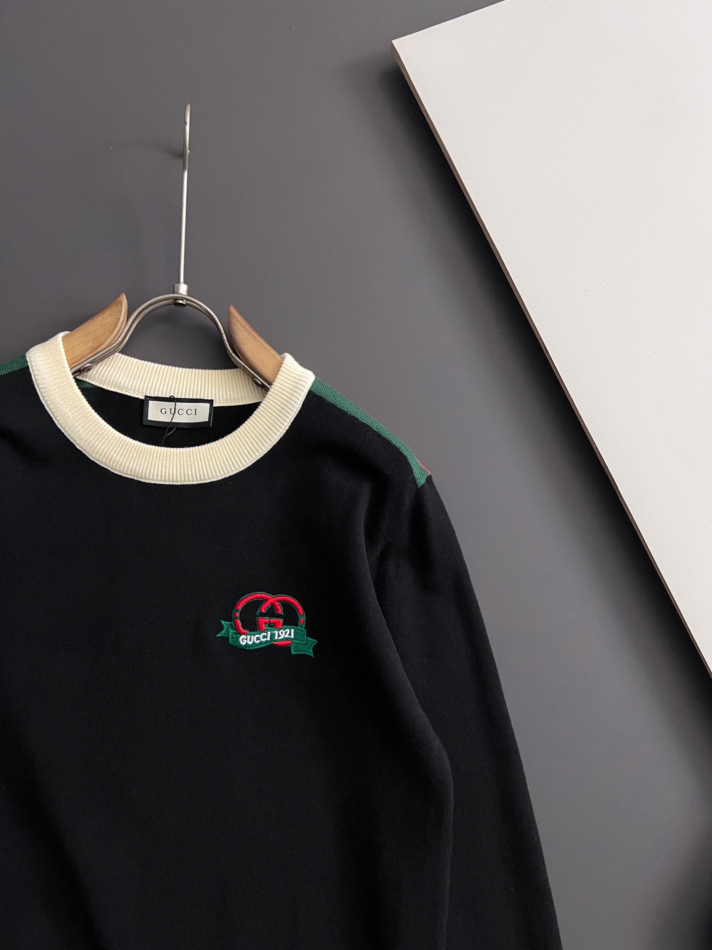 ）Gucc*·2025款毛衣，秋冬最新款！高品质意大利进口面料，高密度针织，百搭毛衣，内搭衬衫都帅气十足