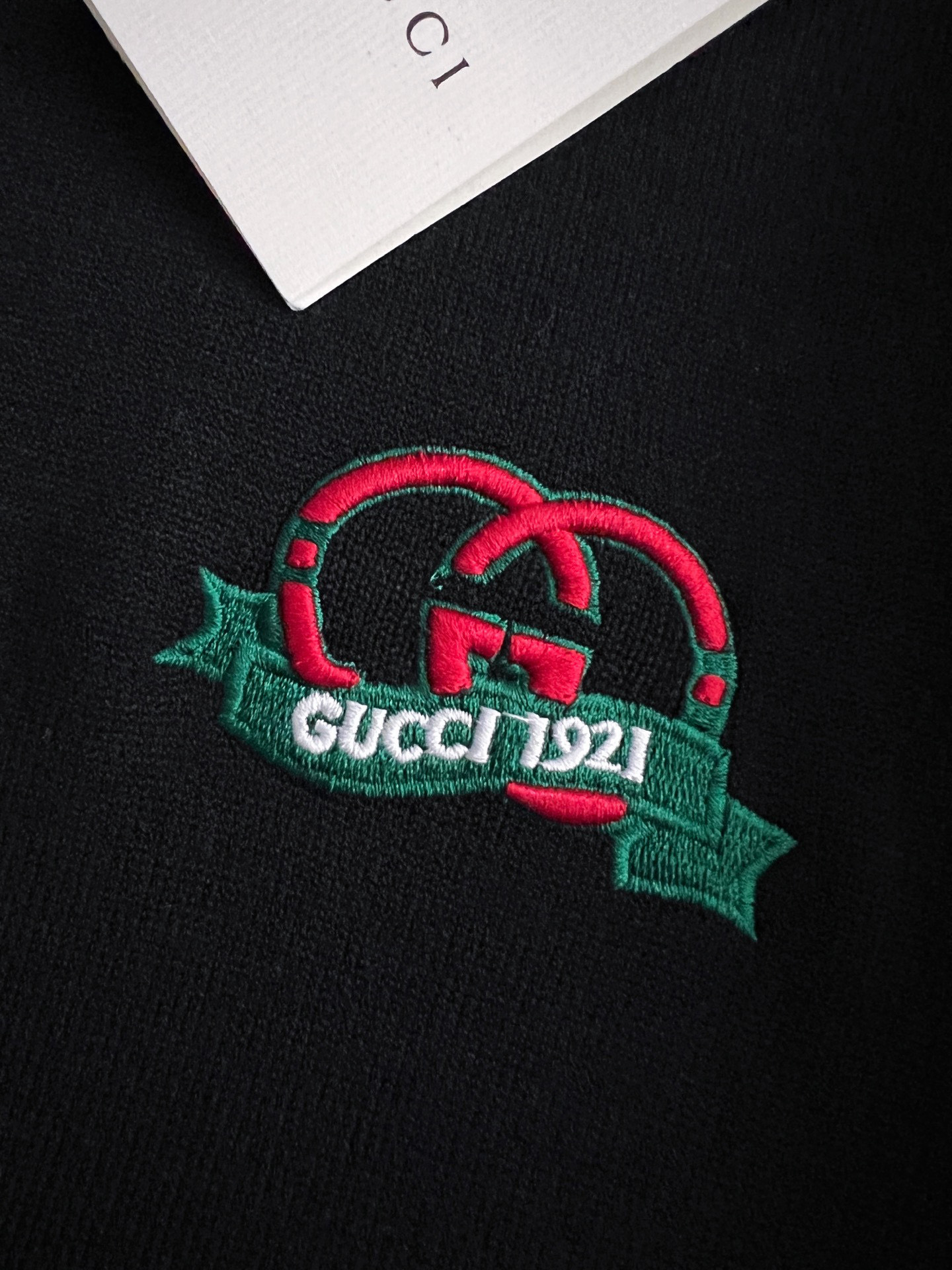 ）Gucc*·2025款毛衣，秋冬最新款！高品质意大利进口面料，高密度针织，百搭毛衣，内搭衬衫都帅气十足