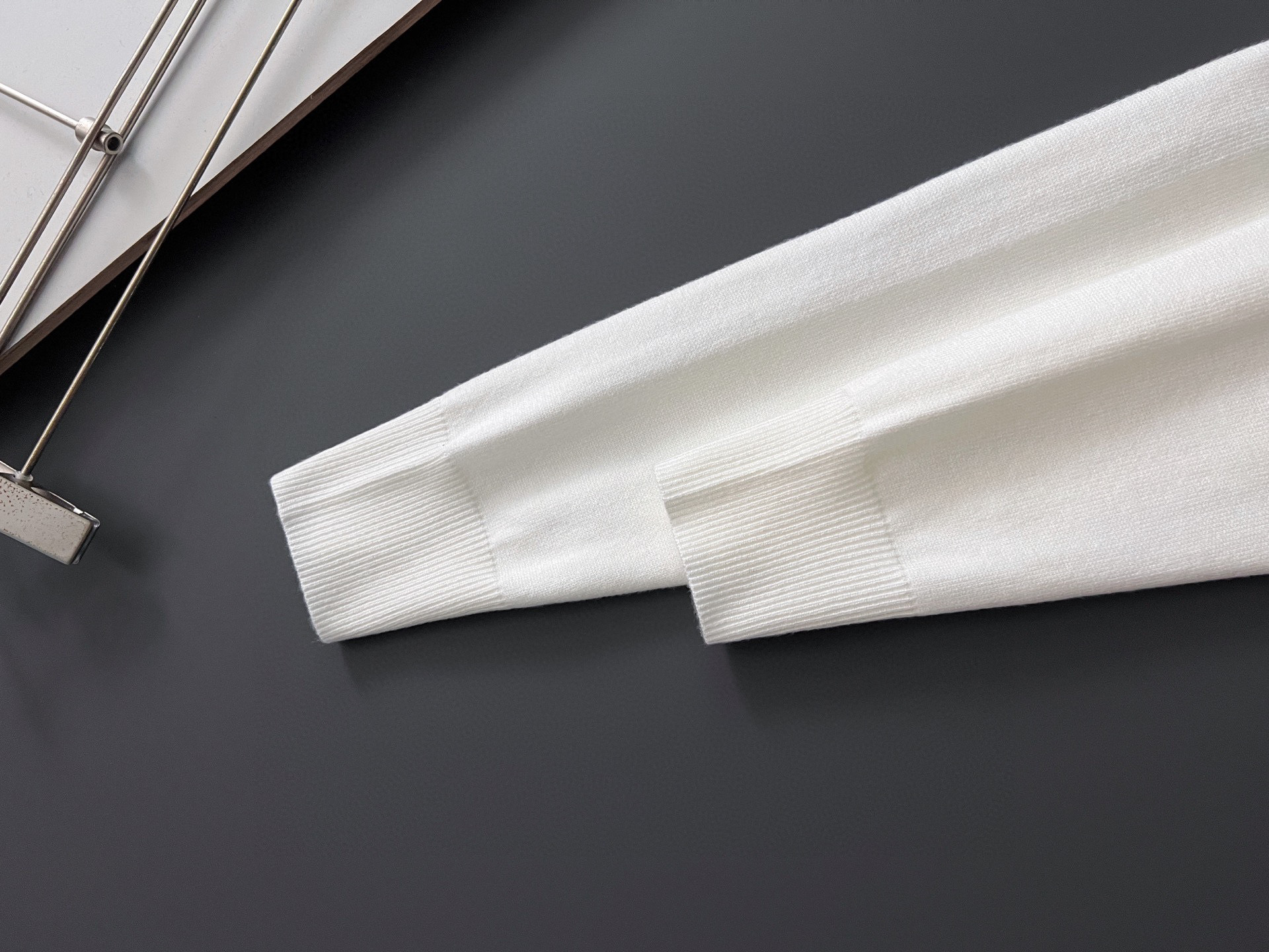 ）Gucc*·2025款毛衣，秋冬最新款！高品质意大利进口面料，高密度针织，百搭毛衣，内搭衬衫都帅气十足