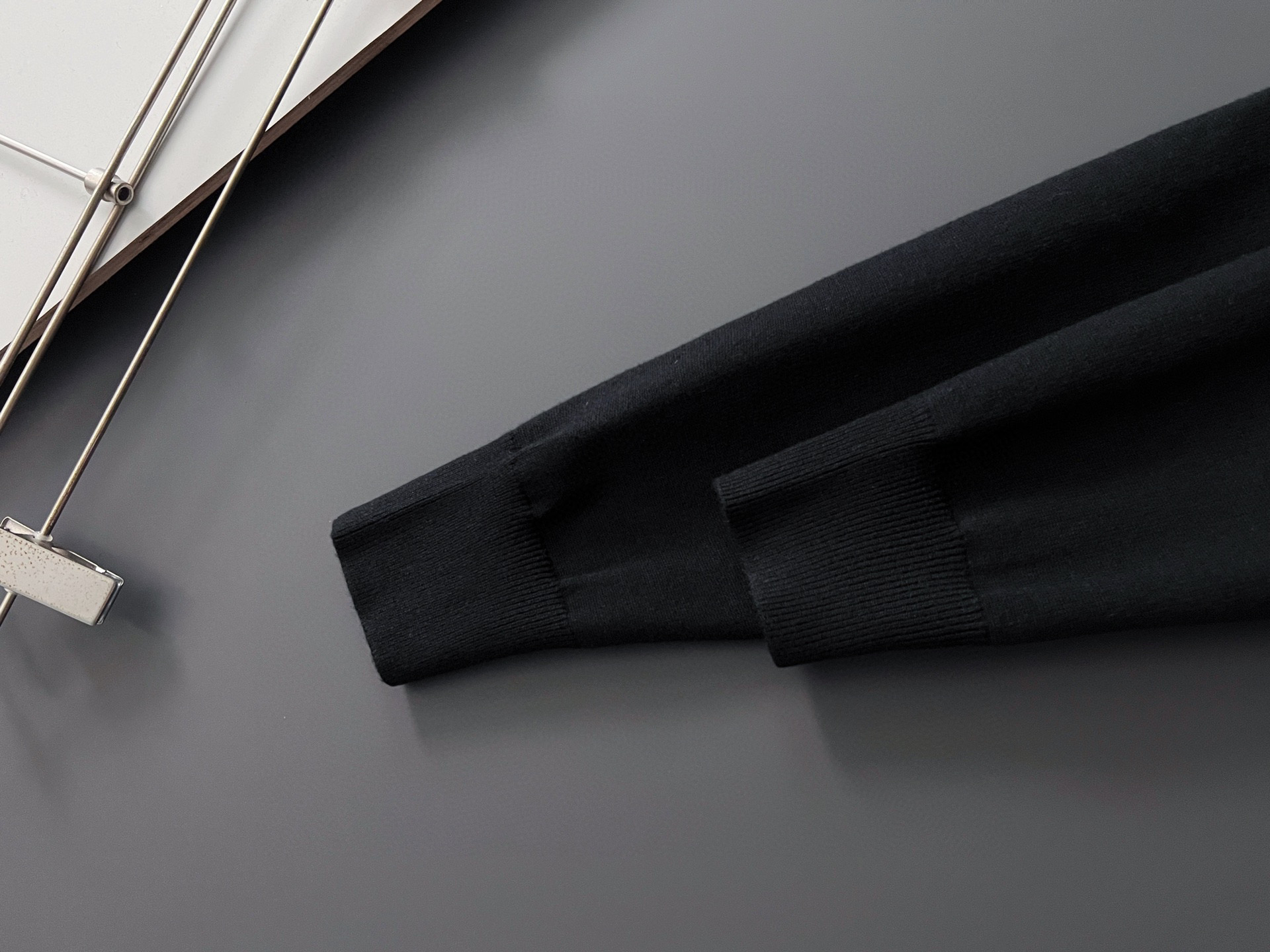 ）1V*·2025款毛衣，秋冬最新款！高品质意大利进口面料，高密度针织，百搭毛衣，内搭衬衫都帅气十足！L