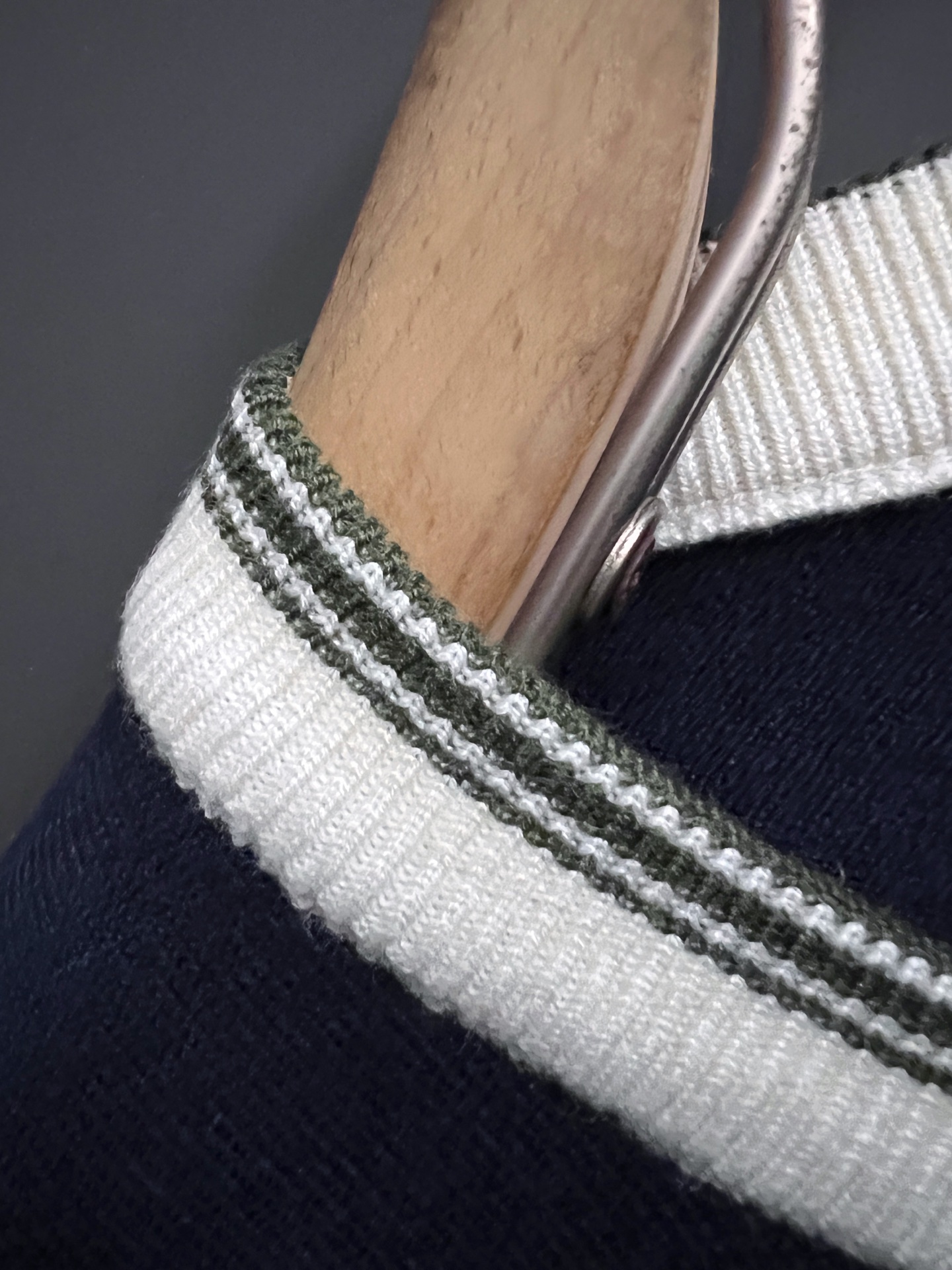 ）Gucc*·2025款毛衣，秋冬最新款！高品质意大利进口面料，高密度针织，百搭毛衣，内搭衬衫都帅气十足