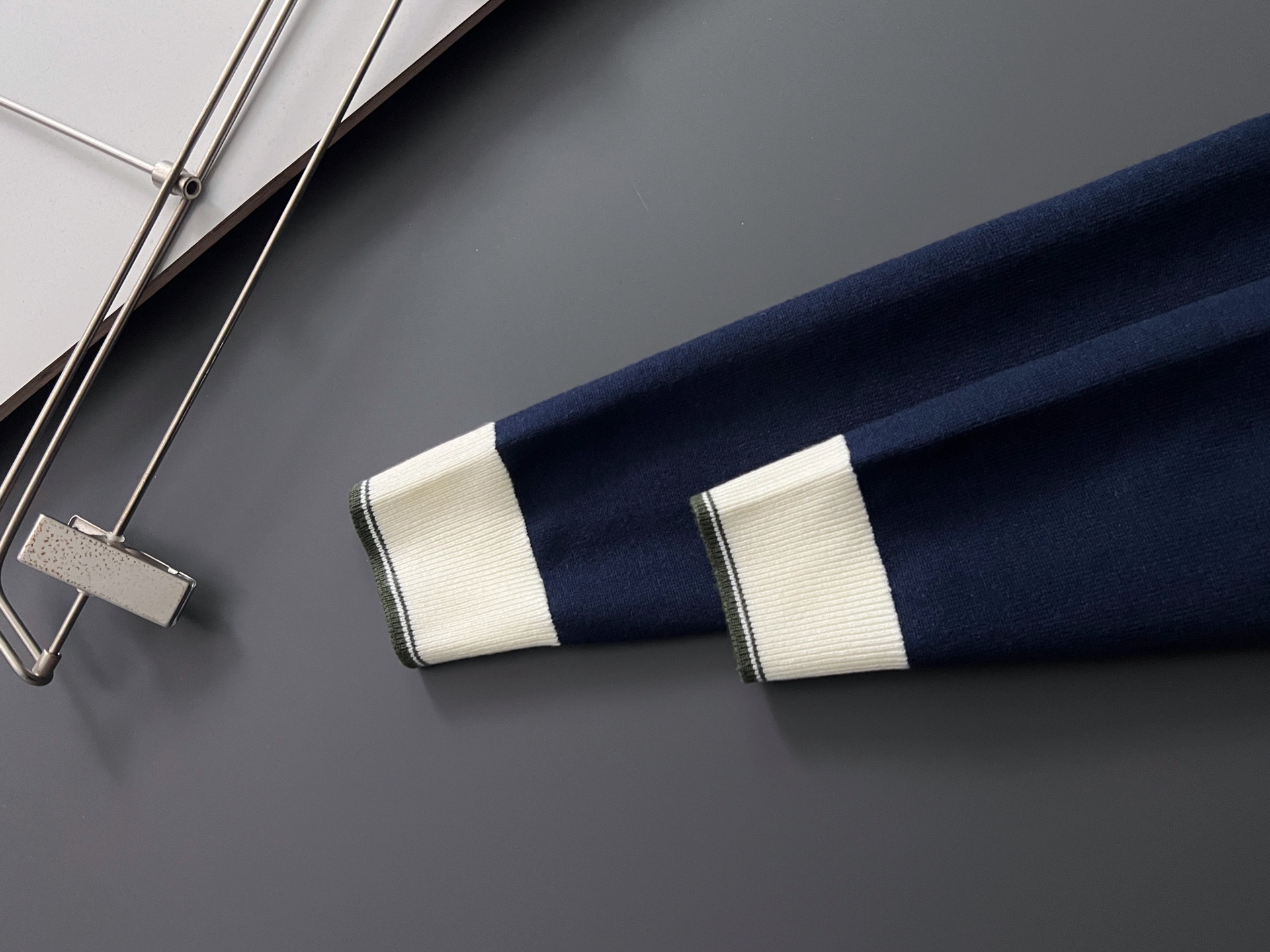 ）Gucc*·2025款毛衣，秋冬最新款！高品质意大利进口面料，高密度针织，百搭毛衣，内搭衬衫都帅气十足