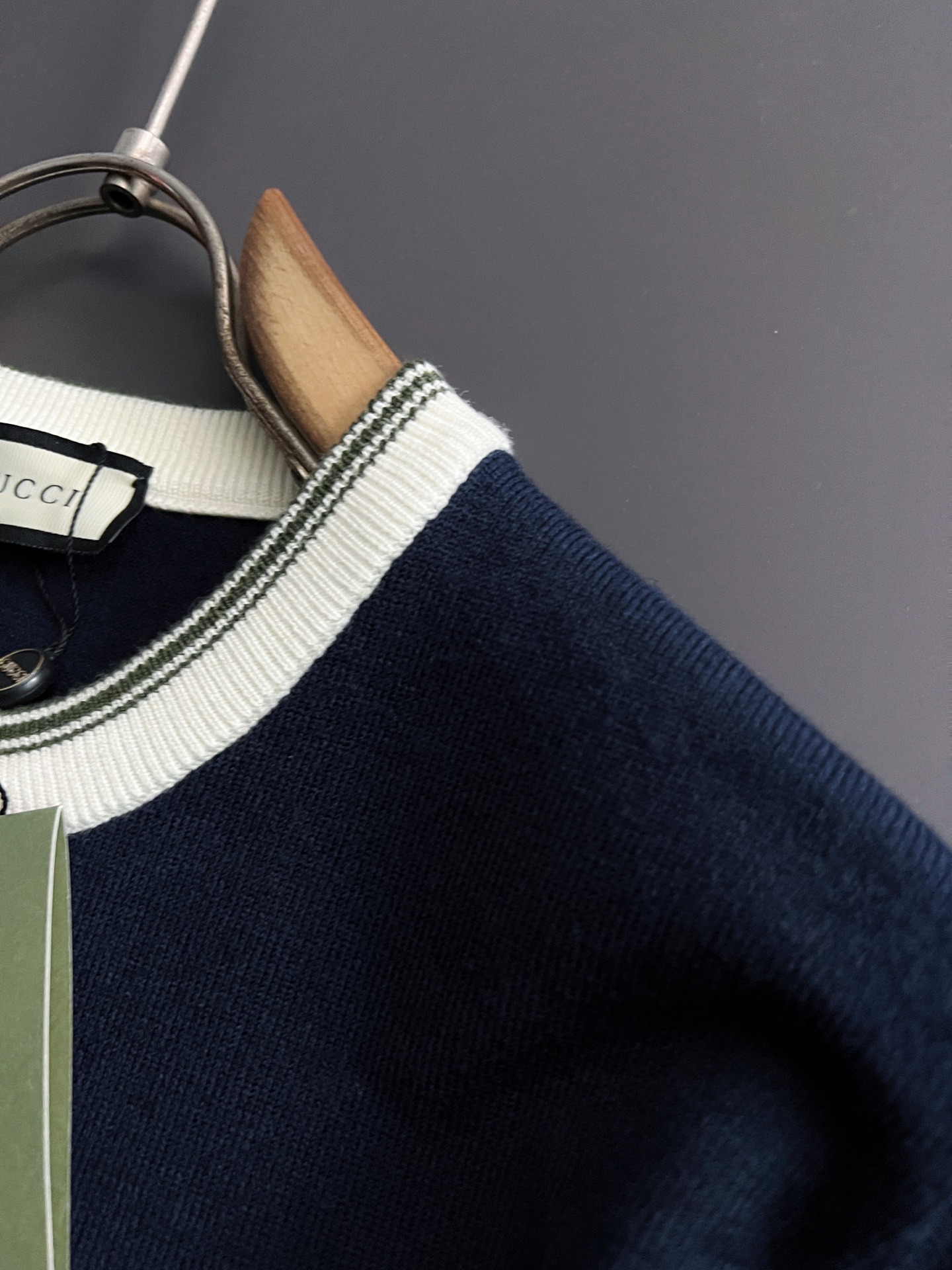 ）Gucc*·2025款毛衣，秋冬最新款！高品质意大利进口面料，高密度针织，百搭毛衣，内搭衬衫都帅气十足